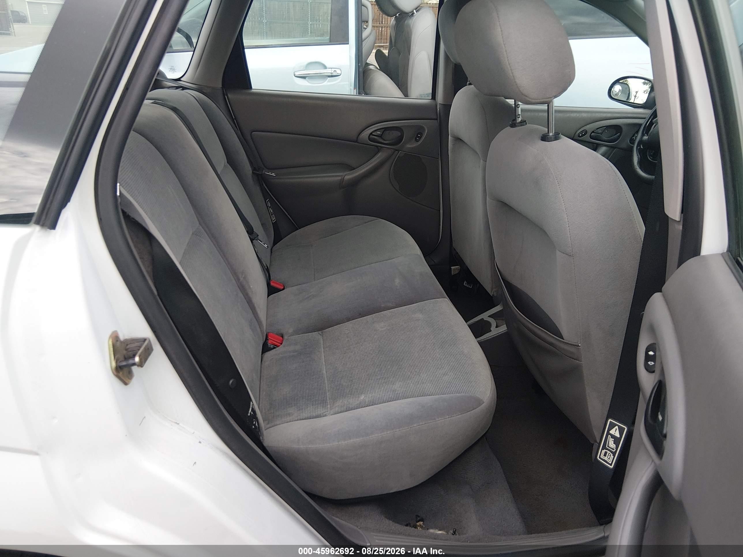 2002 Ford Focus Se/ztw White vin: 1FAFP36342W104523