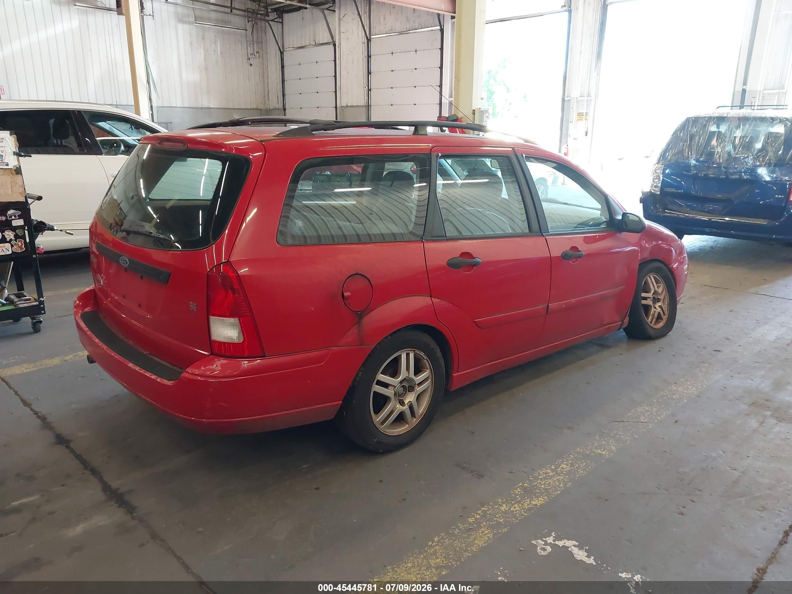 2000 Ford Focus Se Красный vin: 1FAFP3639YW206148