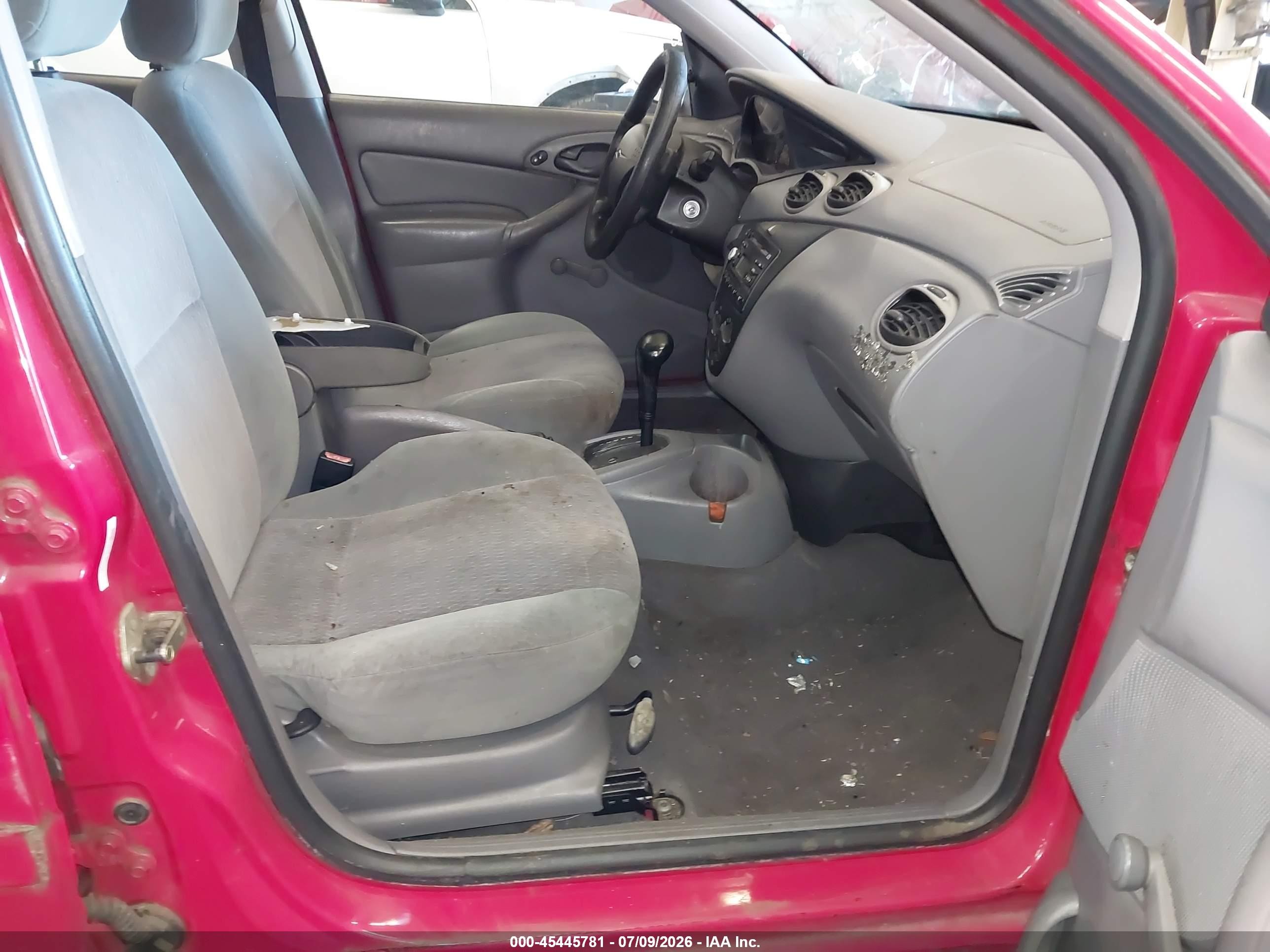 2000 Ford Focus Se Красный vin: 1FAFP3639YW206148