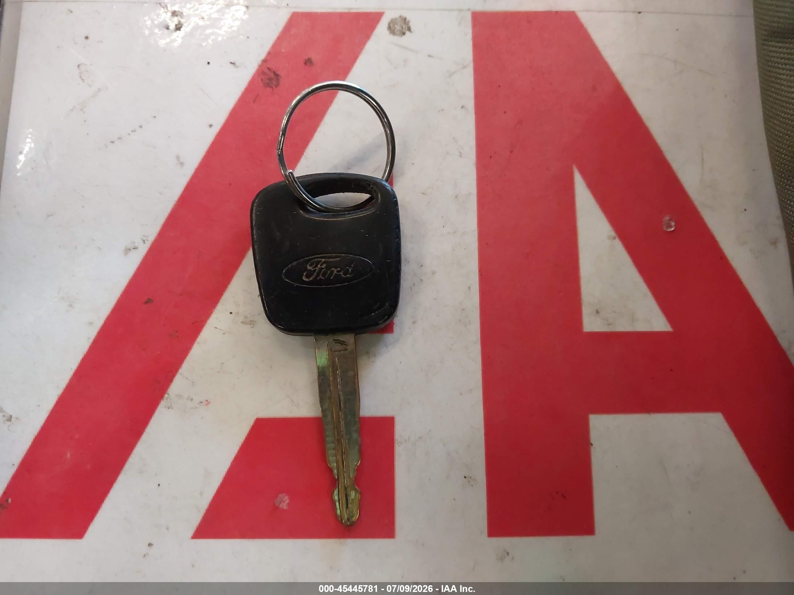 2000 Ford Focus Se Красный vin: 1FAFP3639YW206148