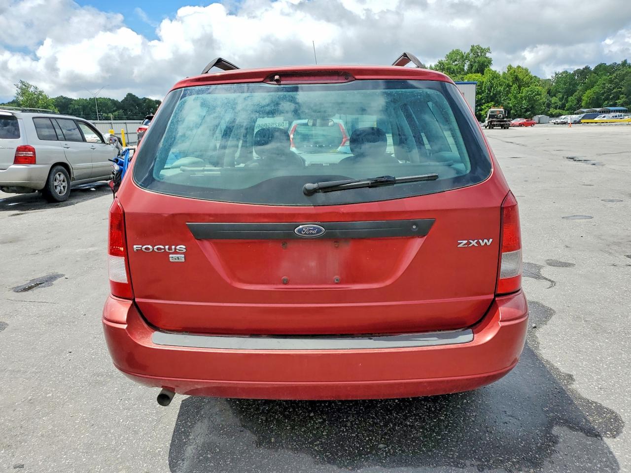 2005 Ford Focus Zxw Red vin: 1FAFP36N05W241173