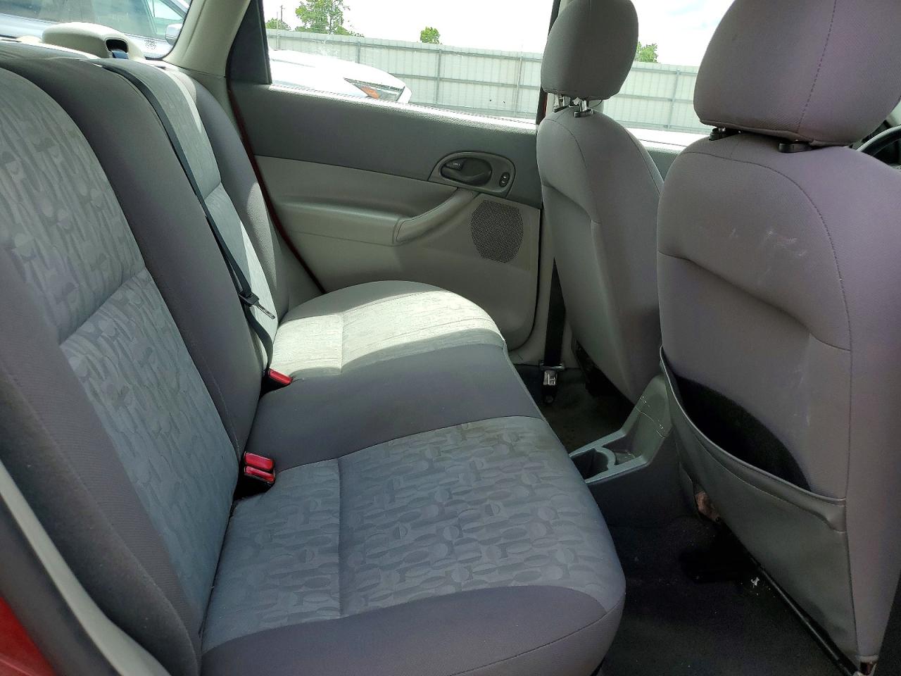 2005 Ford Focus Zxw Red vin: 1FAFP36N05W241173