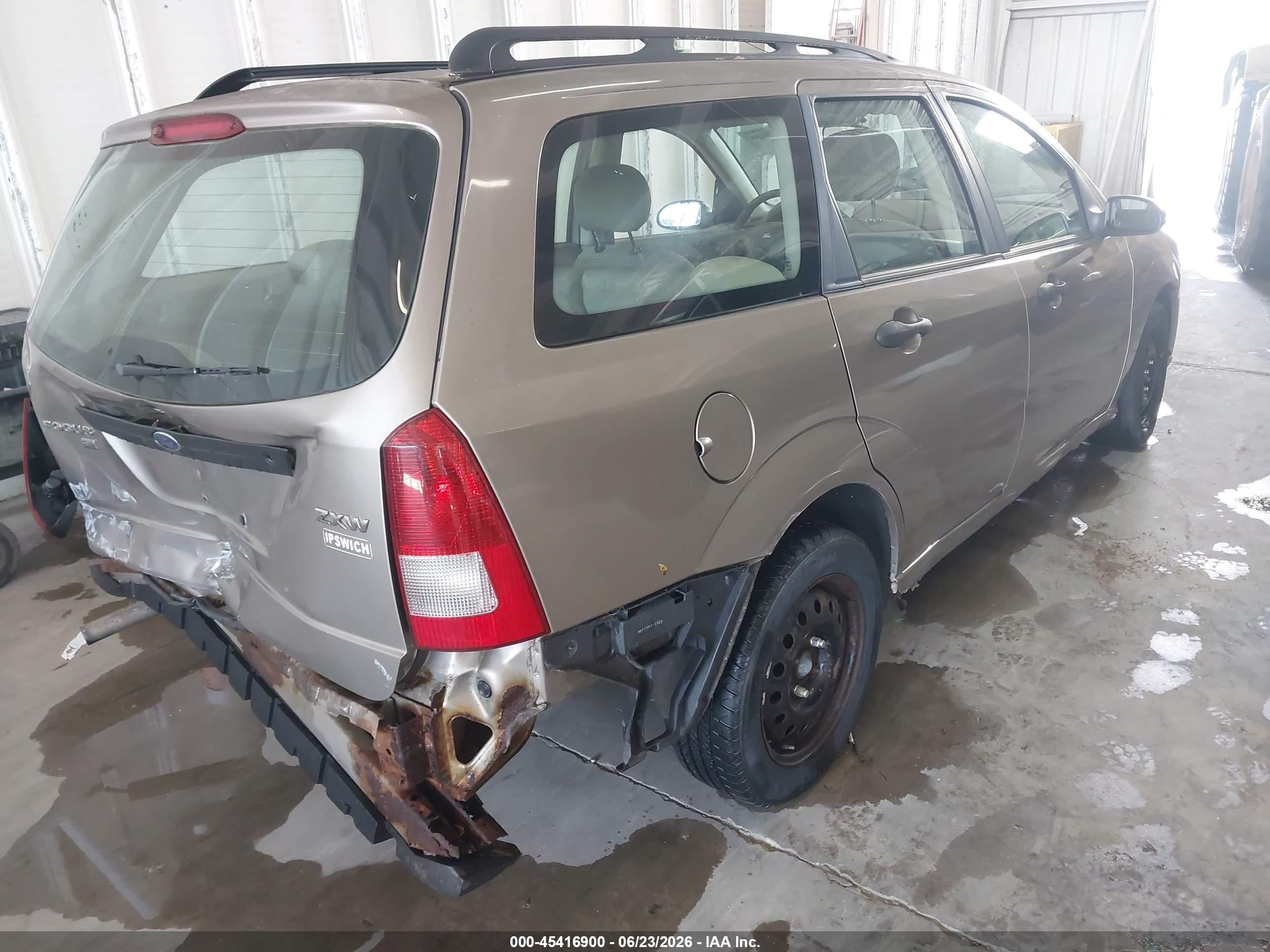 2005 Ford Focus Zxw Gold vin: 1FAFP36N35W240129