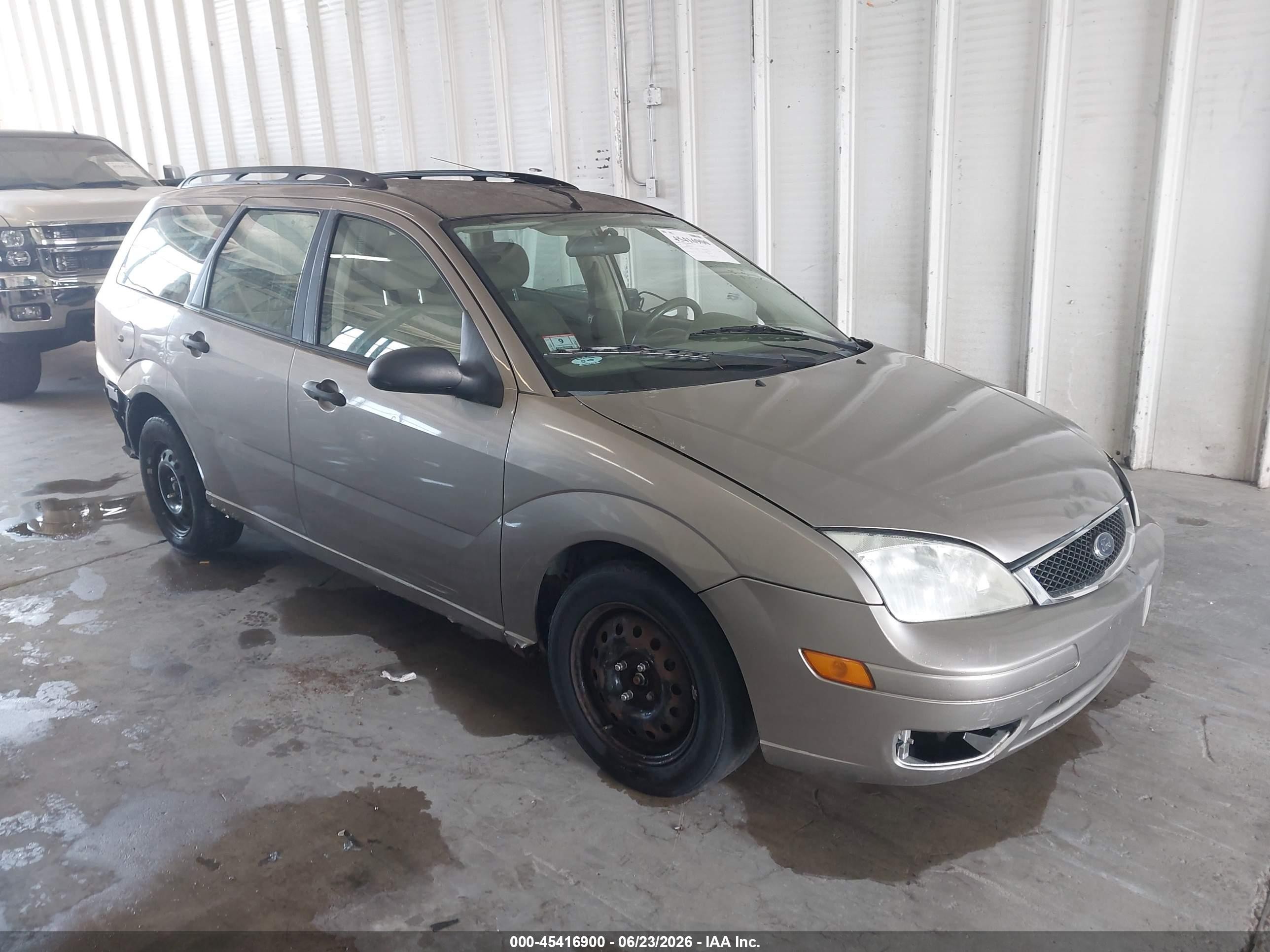 2005 Ford Focus Zxw Gold vin: 1FAFP36N35W240129