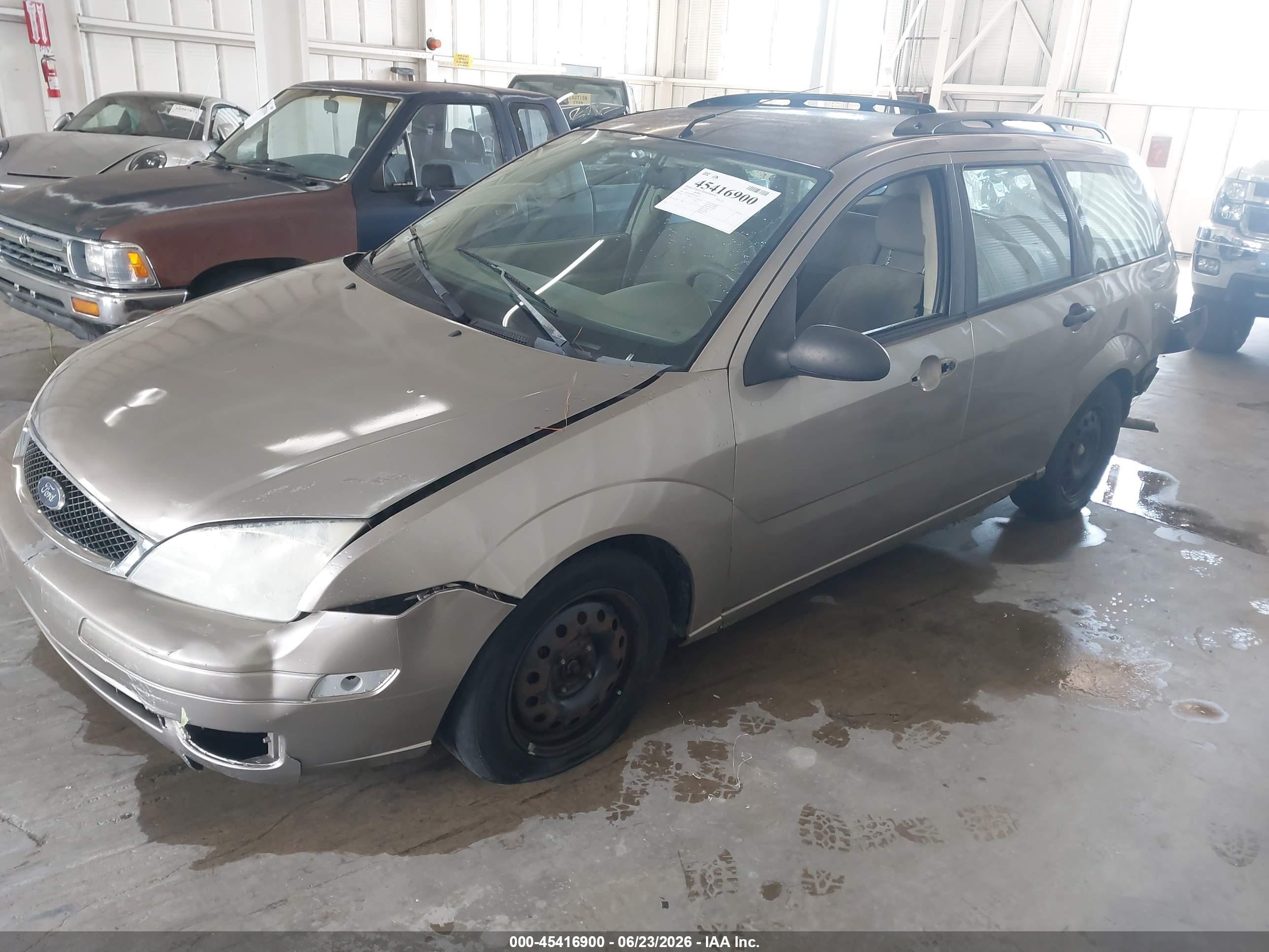 2005 Ford Focus Zxw Gold vin: 1FAFP36N35W240129