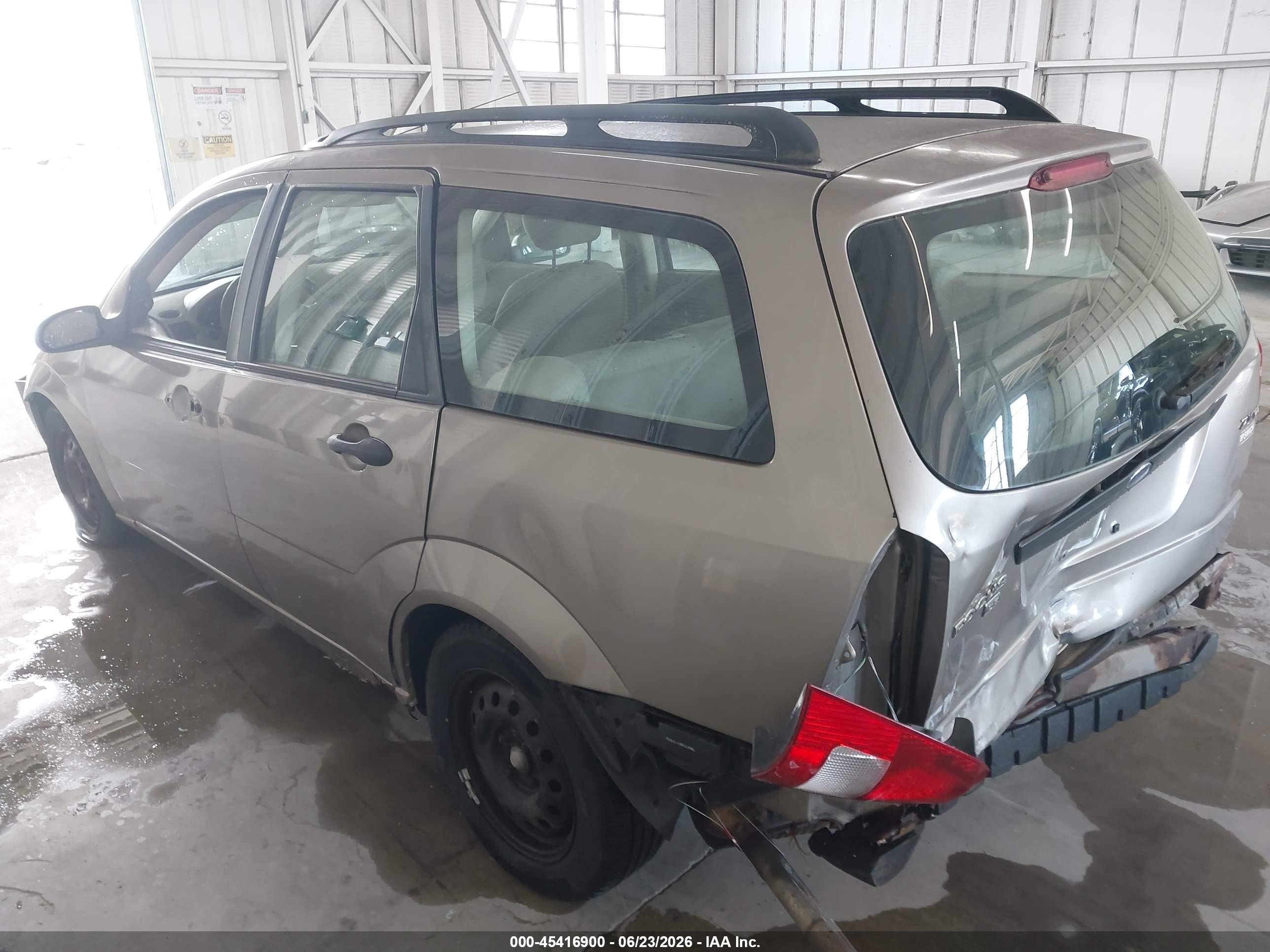 2005 Ford Focus Zxw Gold vin: 1FAFP36N35W240129