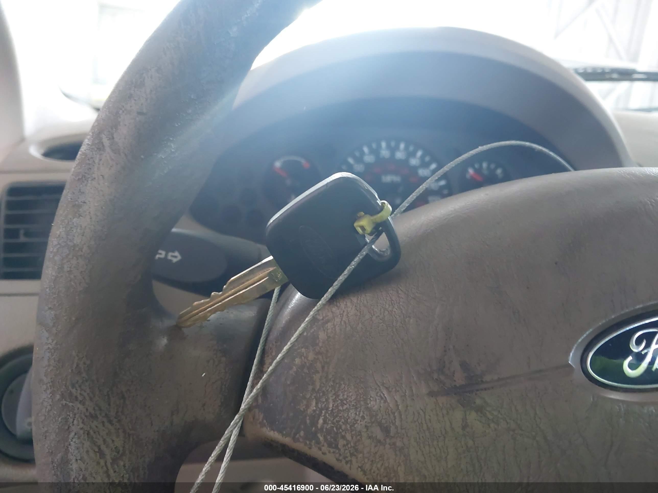 2005 Ford Focus Zxw Gold vin: 1FAFP36N35W240129