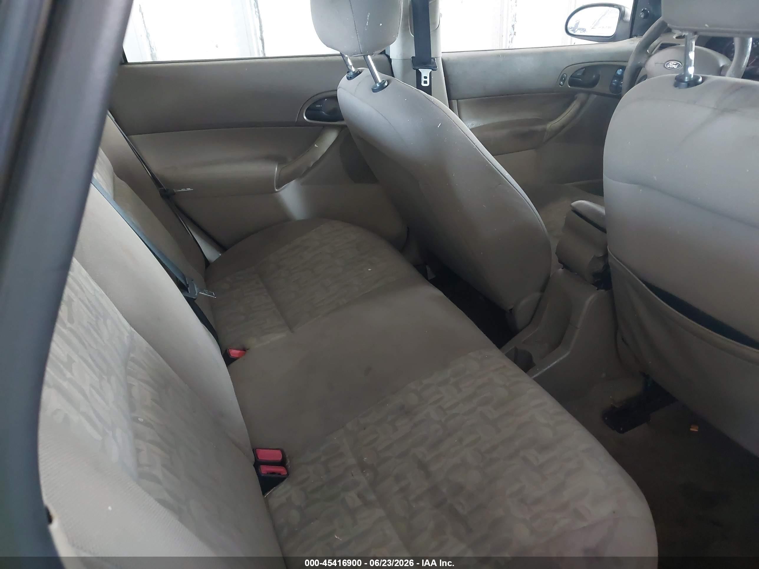 2005 Ford Focus Zxw Gold vin: 1FAFP36N35W240129