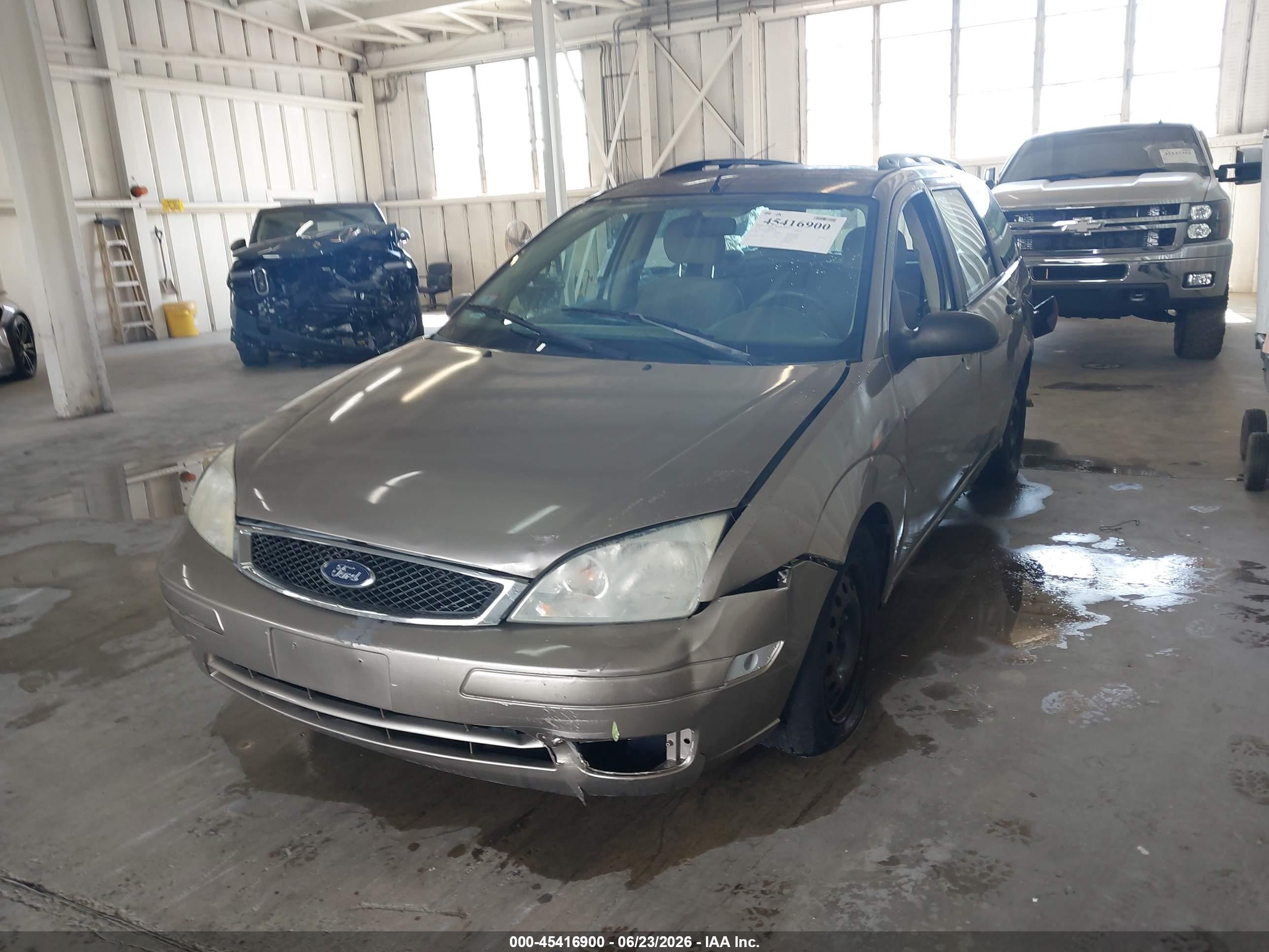 2005 Ford Focus Zxw Gold vin: 1FAFP36N35W240129