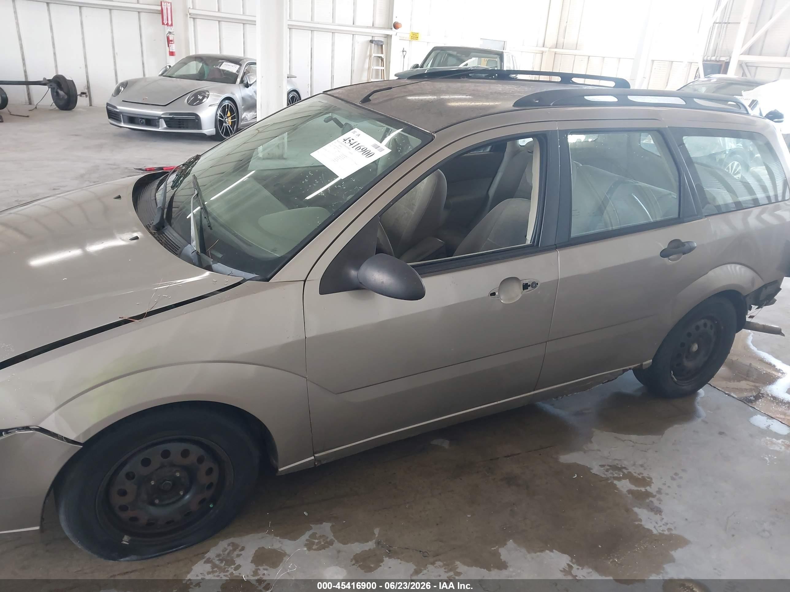 2005 Ford Focus Zxw Gold vin: 1FAFP36N35W240129