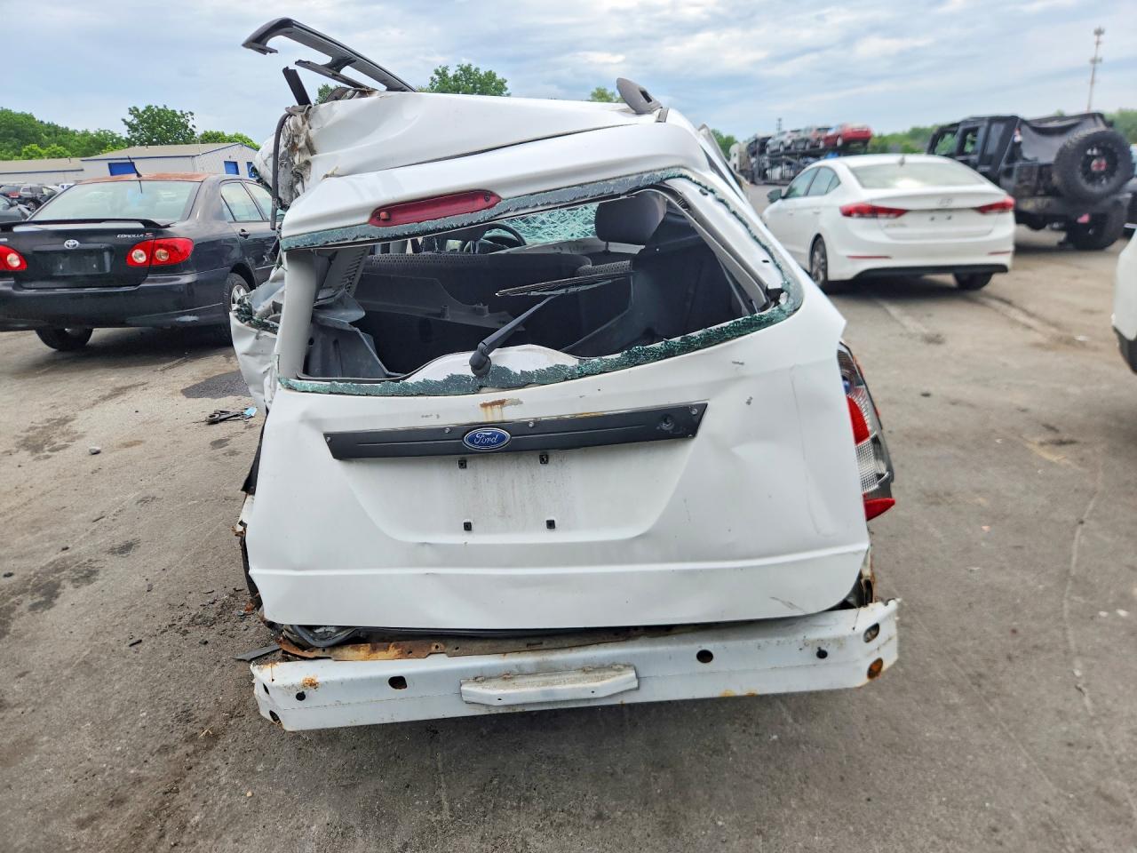 2007 Ford Focus Zxw White vin: 1FAFP36N37W158713