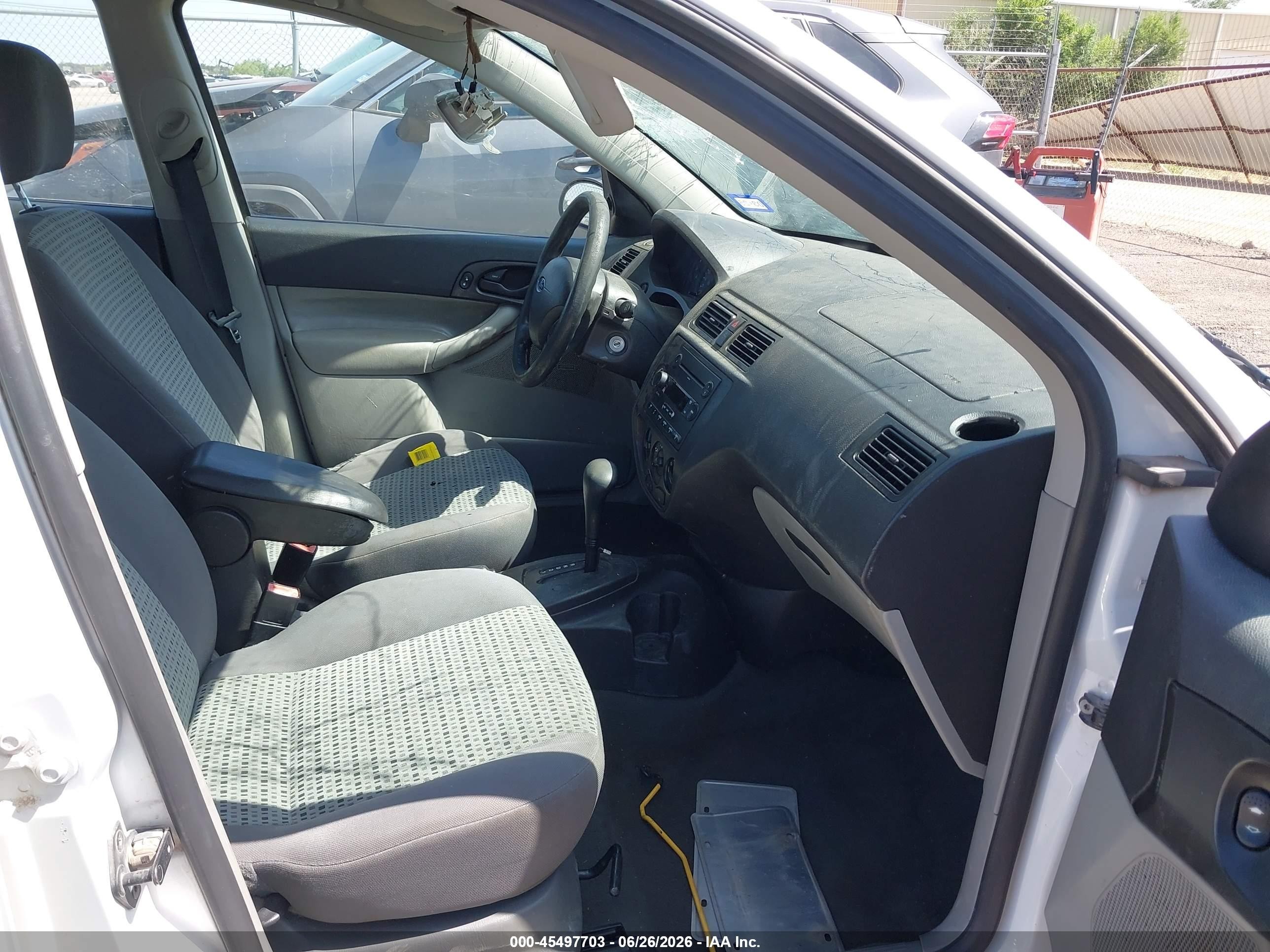 2007 Ford Focus Se/ses White vin: 1FAFP36N47W224296
