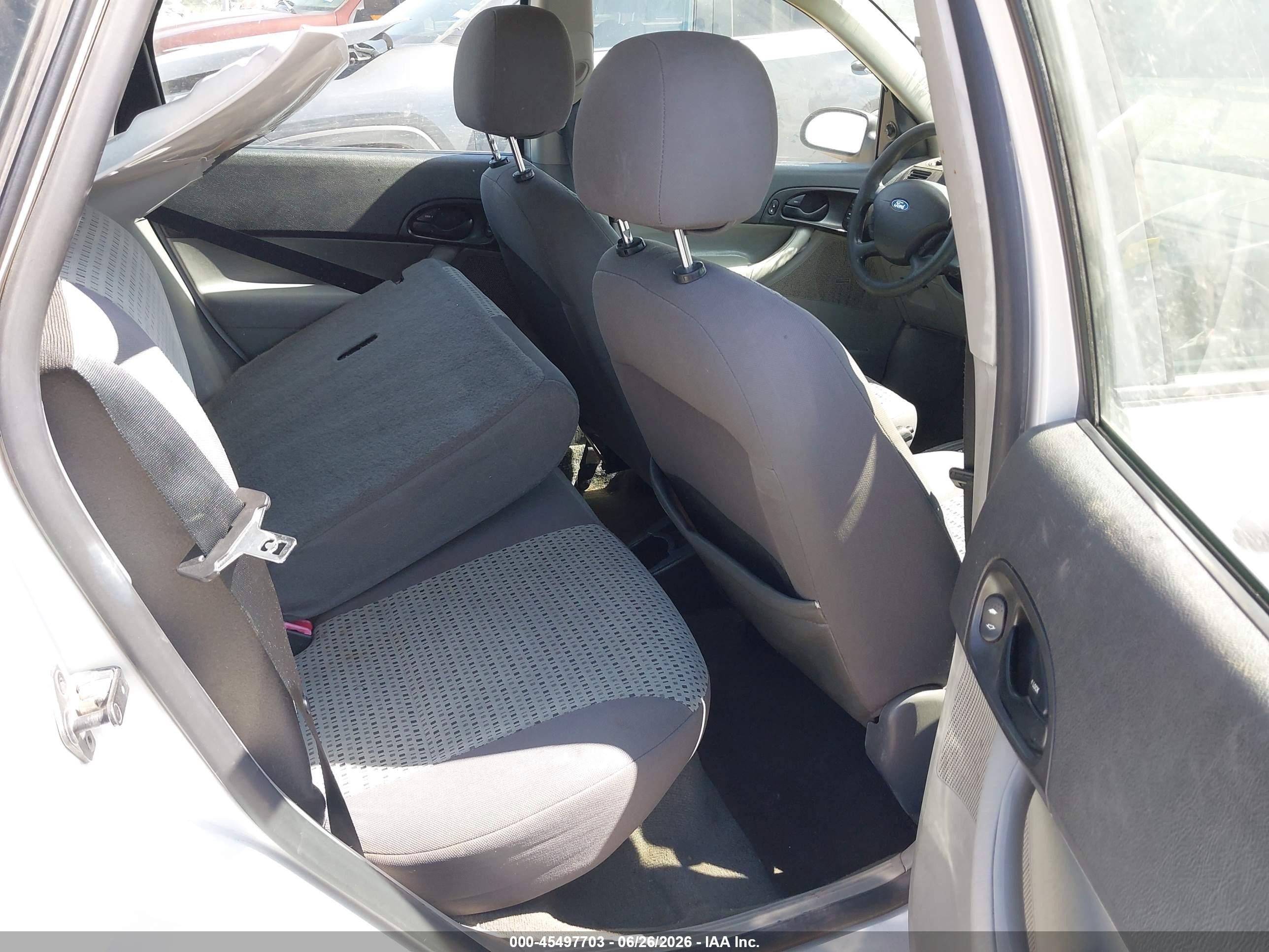 2007 Ford Focus Se/ses White vin: 1FAFP36N47W224296