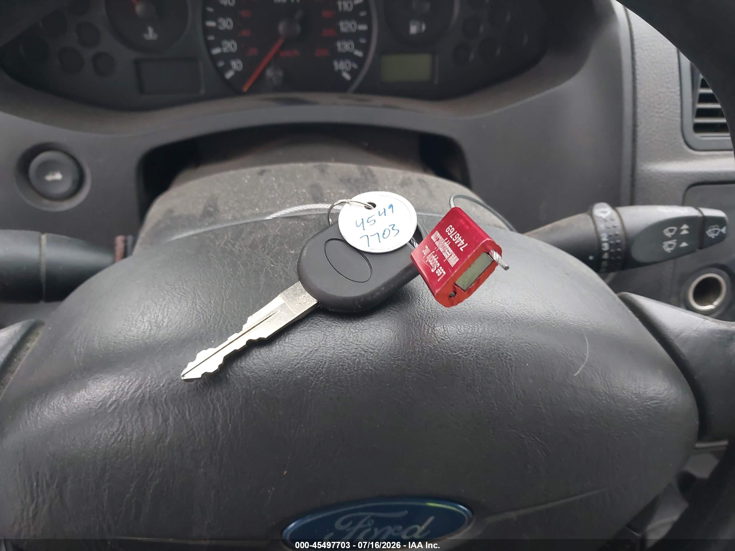 2007 Ford Focus Se/ses White vin: 1FAFP36N47W224296