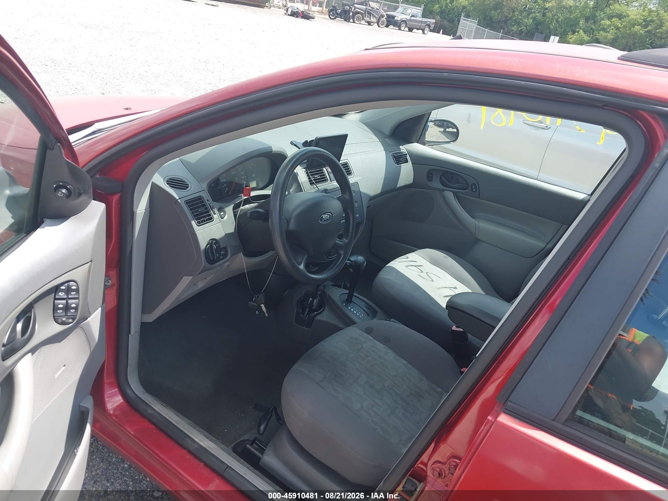 2005 Ford Focus Zxw Красный vin: 1FAFP36N65W120356
