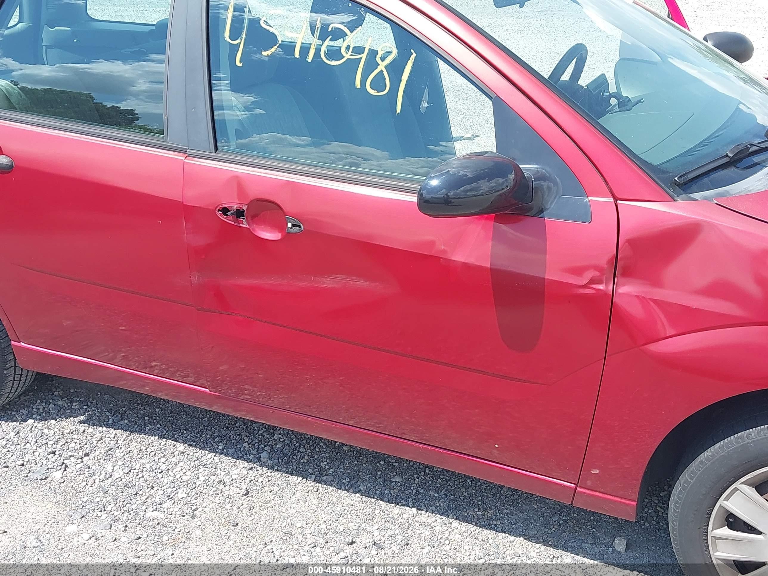 2005 Ford Focus Zxw Красный vin: 1FAFP36N65W120356