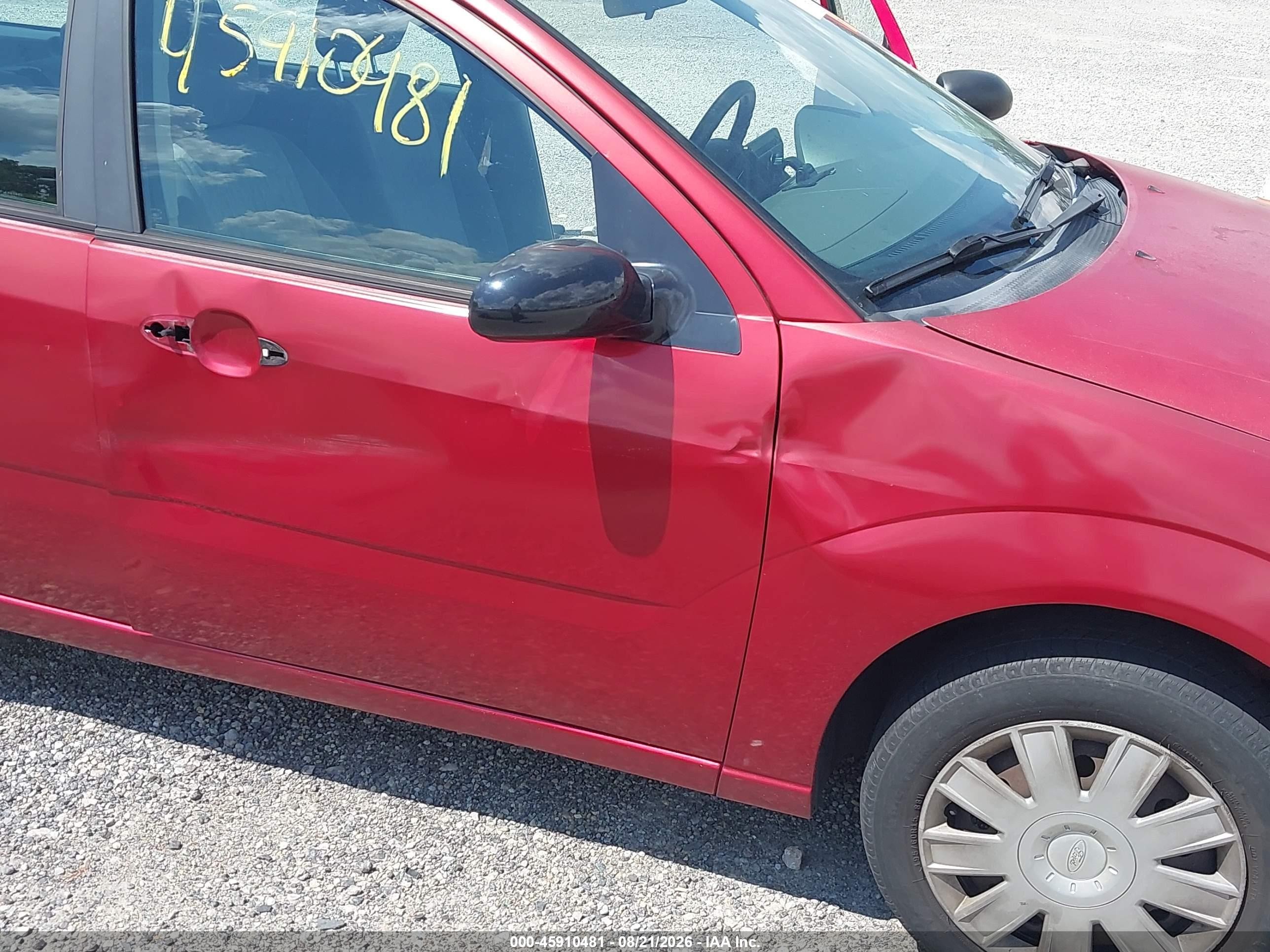 2005 Ford Focus Zxw Красный vin: 1FAFP36N65W120356