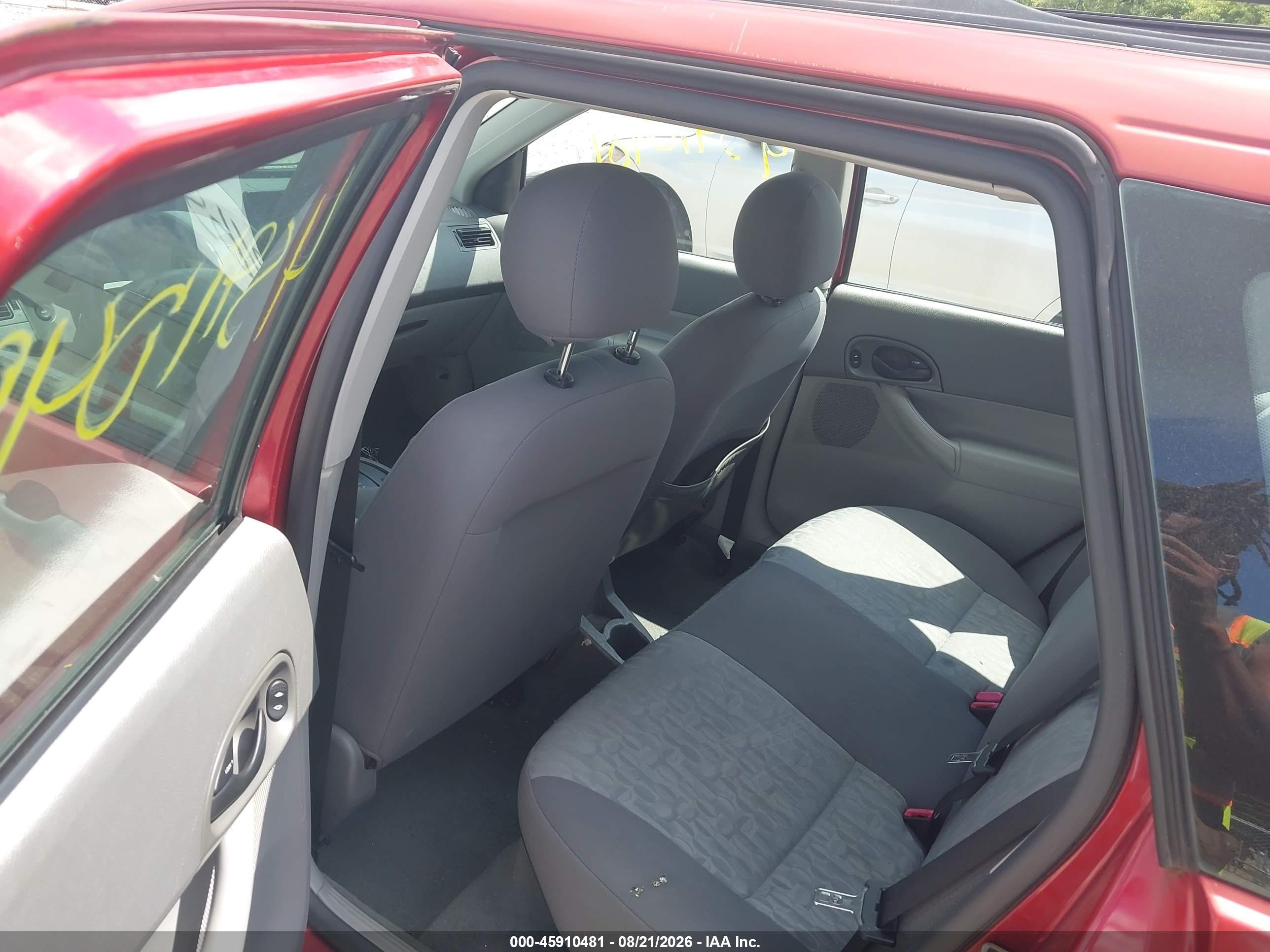 2005 Ford Focus Zxw Красный vin: 1FAFP36N65W120356