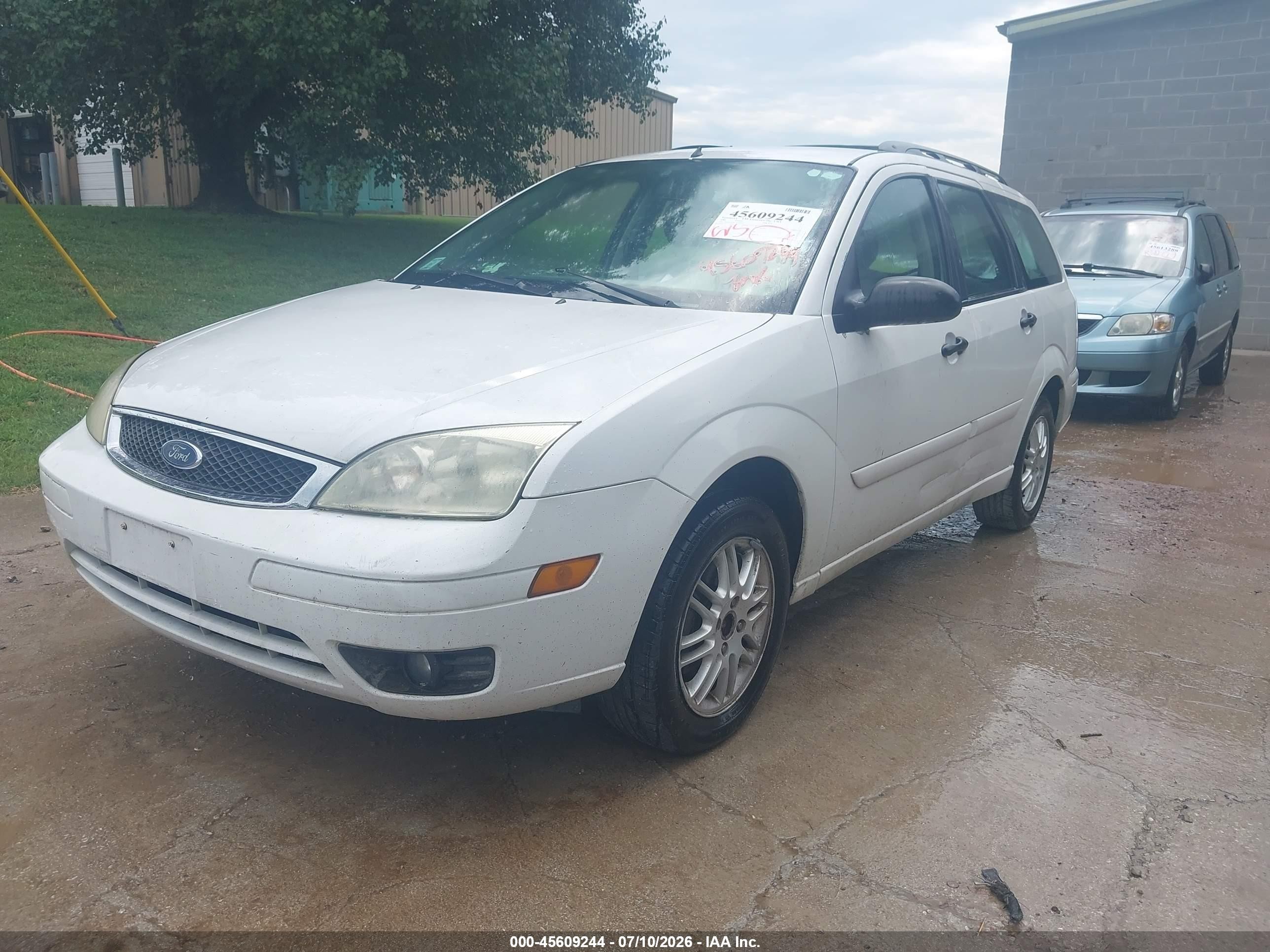 2005 Ford Focus Zxw White vin: 1FAFP36N85W219597