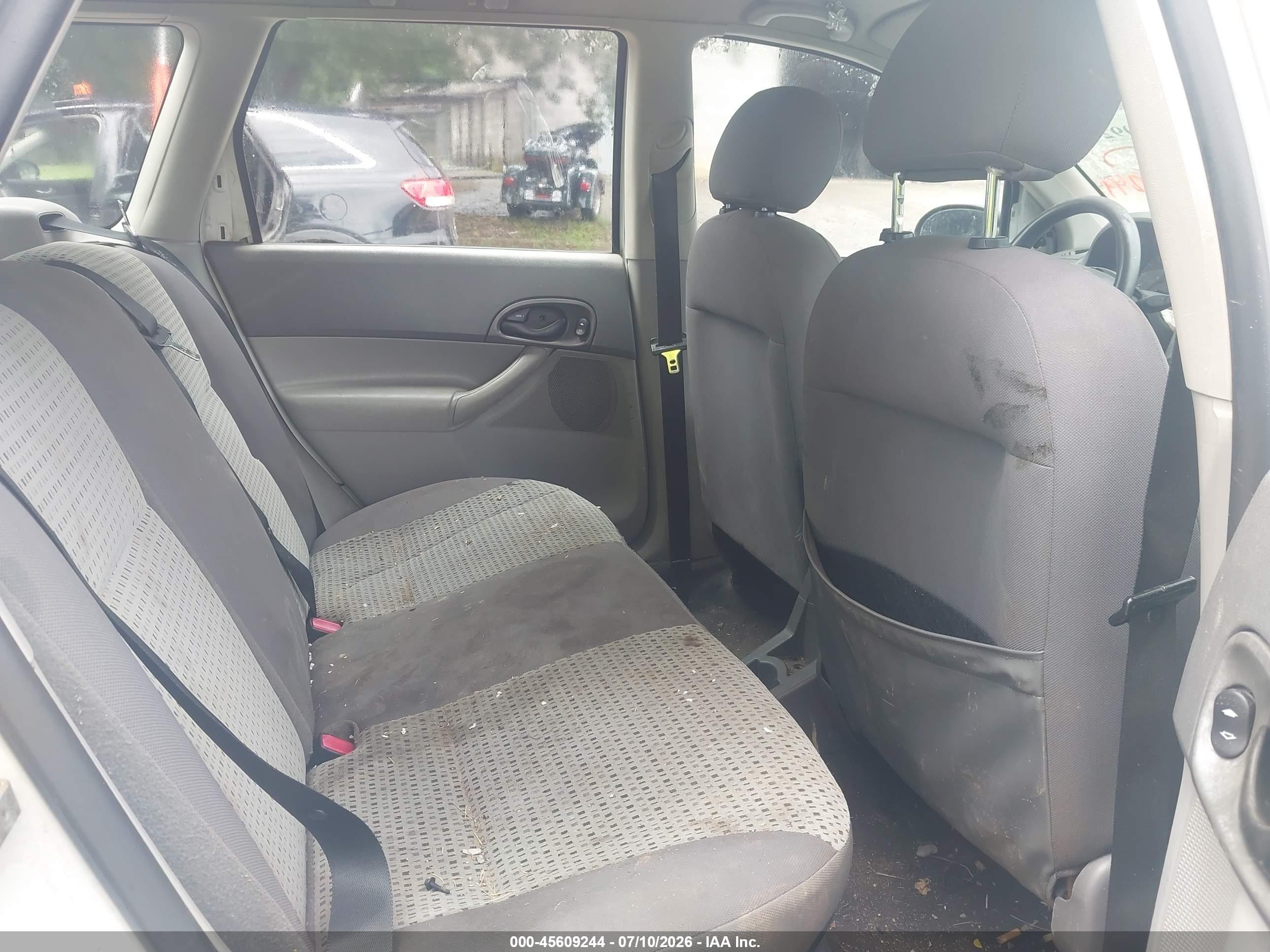 2005 Ford Focus Zxw White vin: 1FAFP36N85W219597