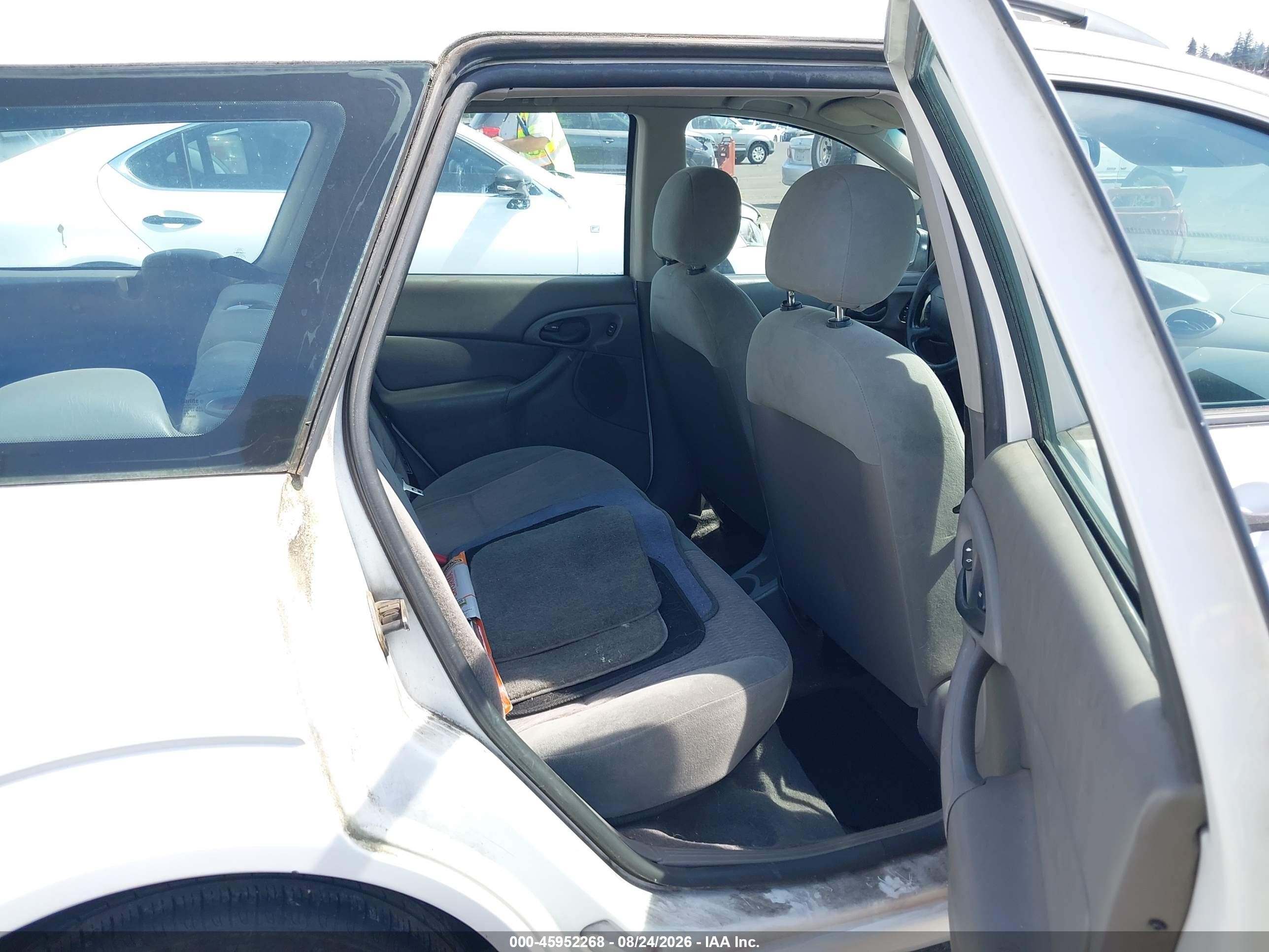 2000 Ford Focus Se White vin: 1FAFP36P0YW206249