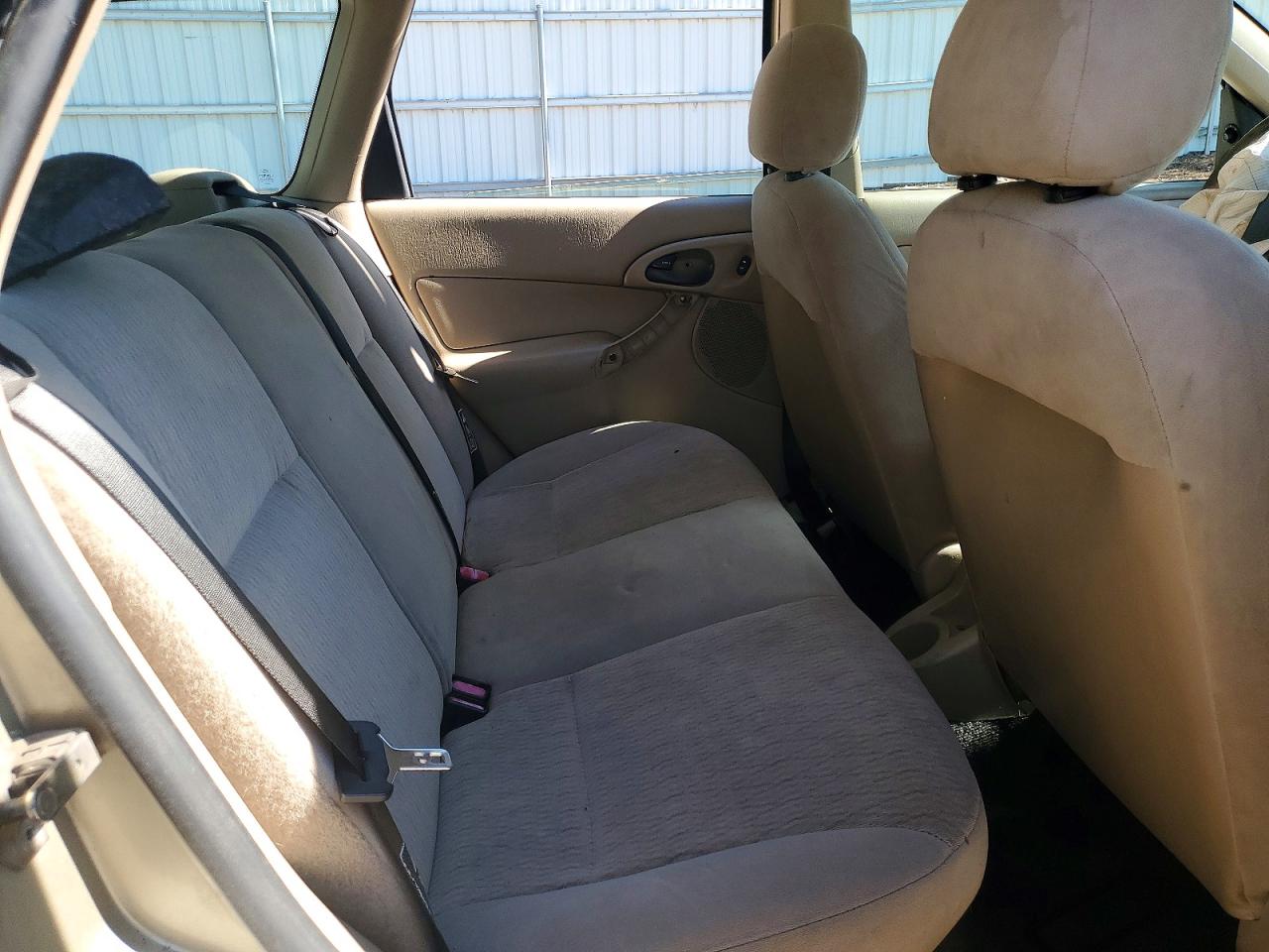 2000 Ford Focus Se Tan vin: 1FAFP36P6YW419576