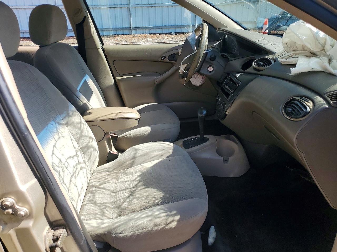 2000 Ford Focus Se Tan vin: 1FAFP36P6YW419576