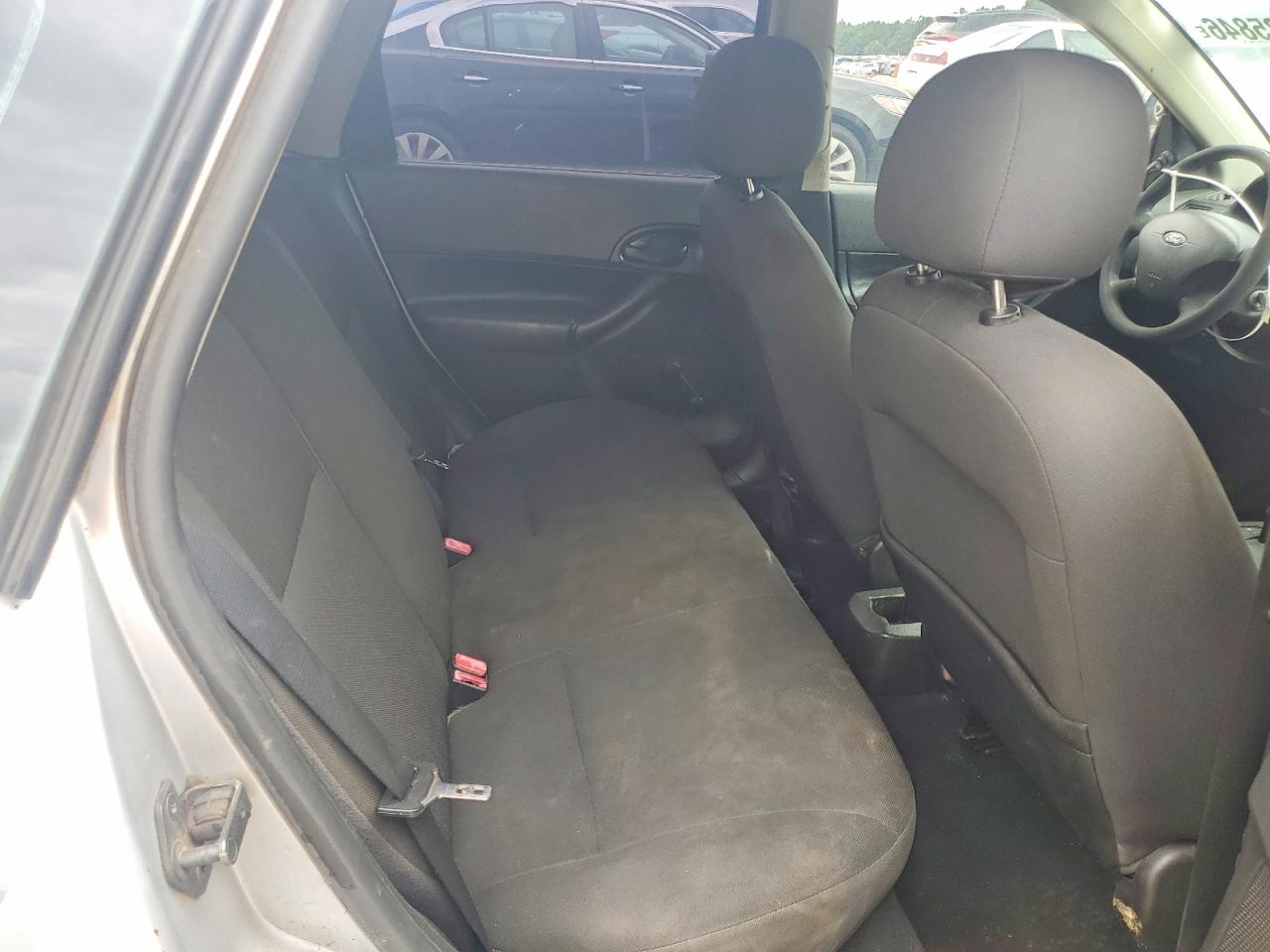 2007 Ford Focus Zx5 Silver vin: 1FAFP37N17W324077