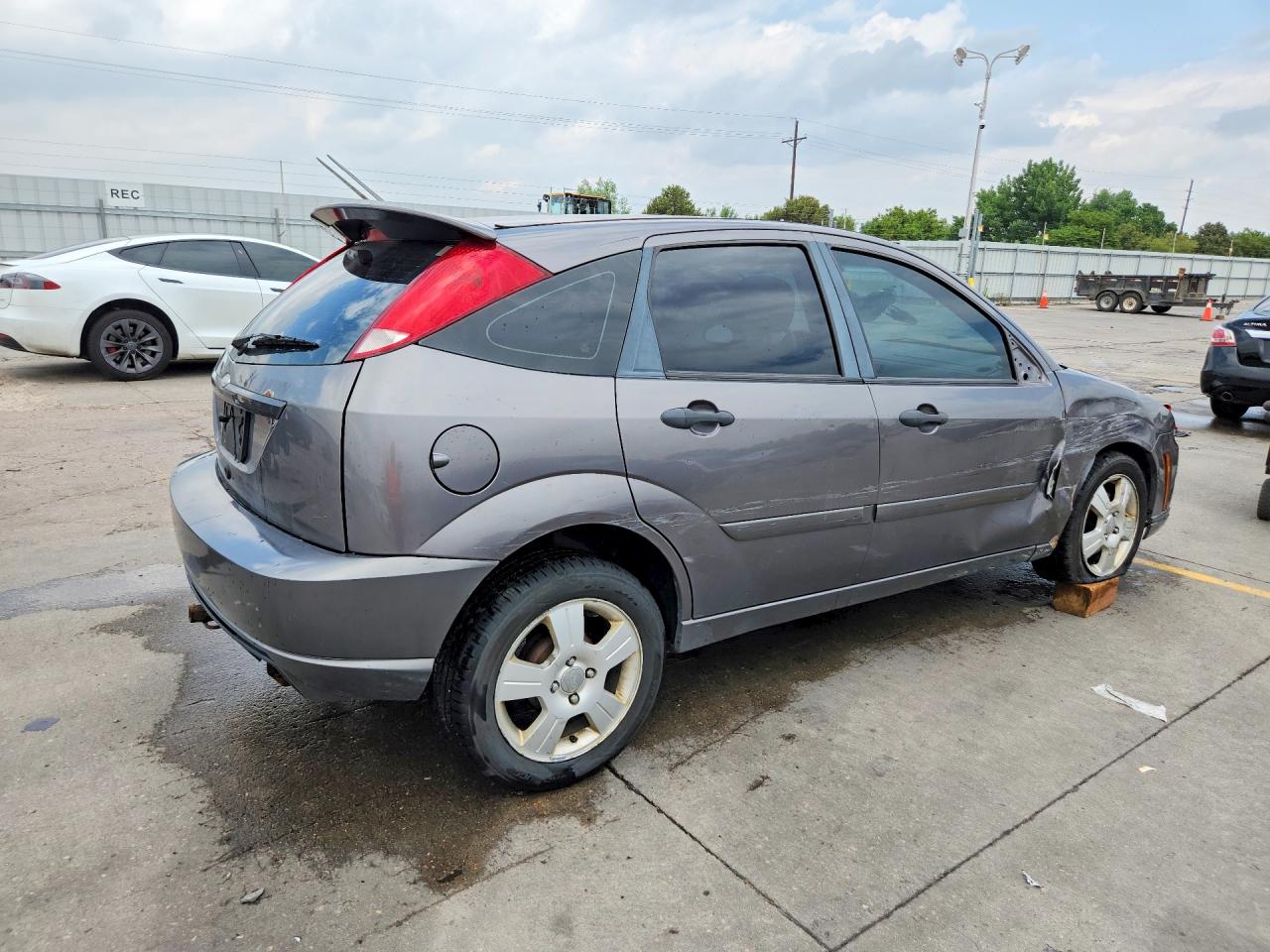 2007 Ford Focus Zx5 Gray vin: 1FAFP37N37W199597