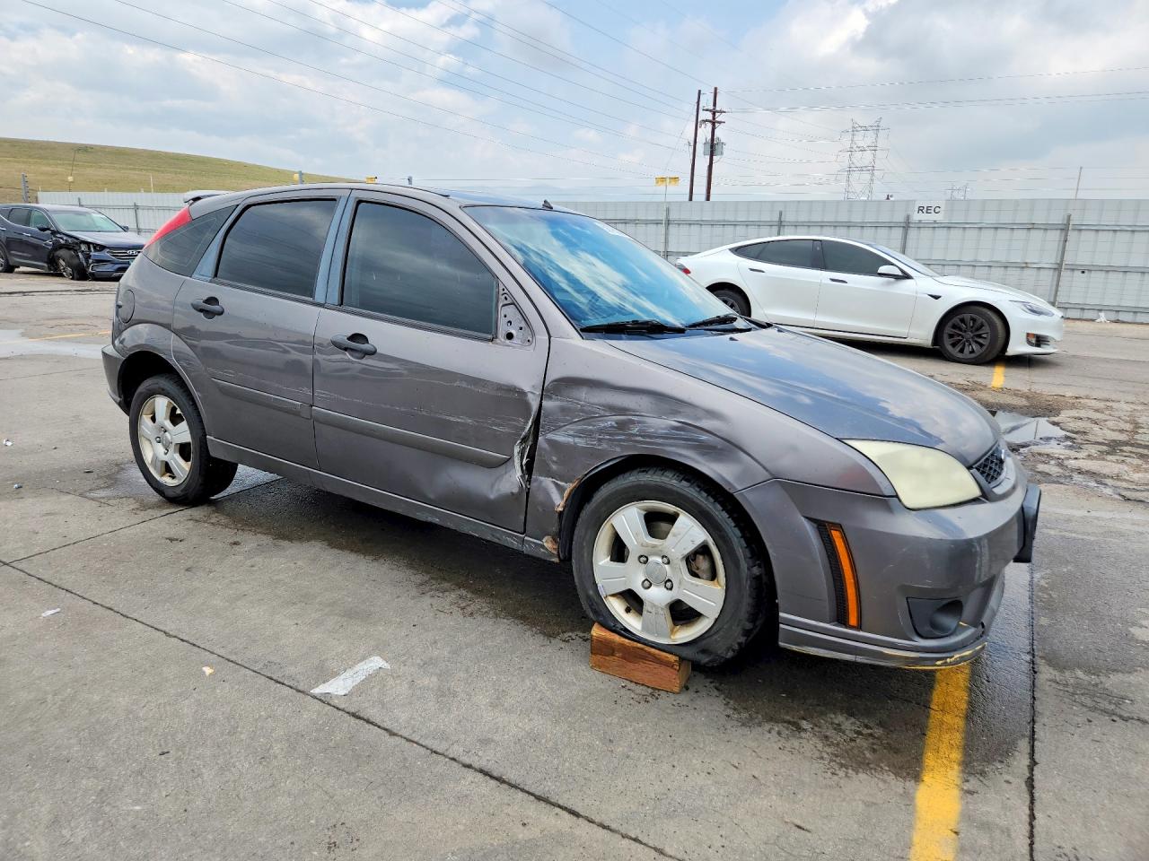 2007 Ford Focus Zx5 Gray vin: 1FAFP37N37W199597