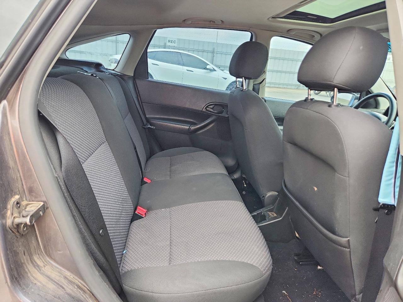 2007 Ford Focus Zx5 Gray vin: 1FAFP37N37W199597