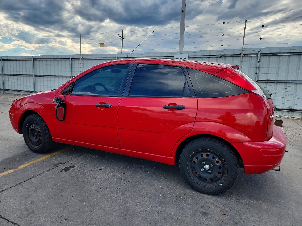 2007 Ford Focus Zx5 Red vin: 1FAFP37N57W118390