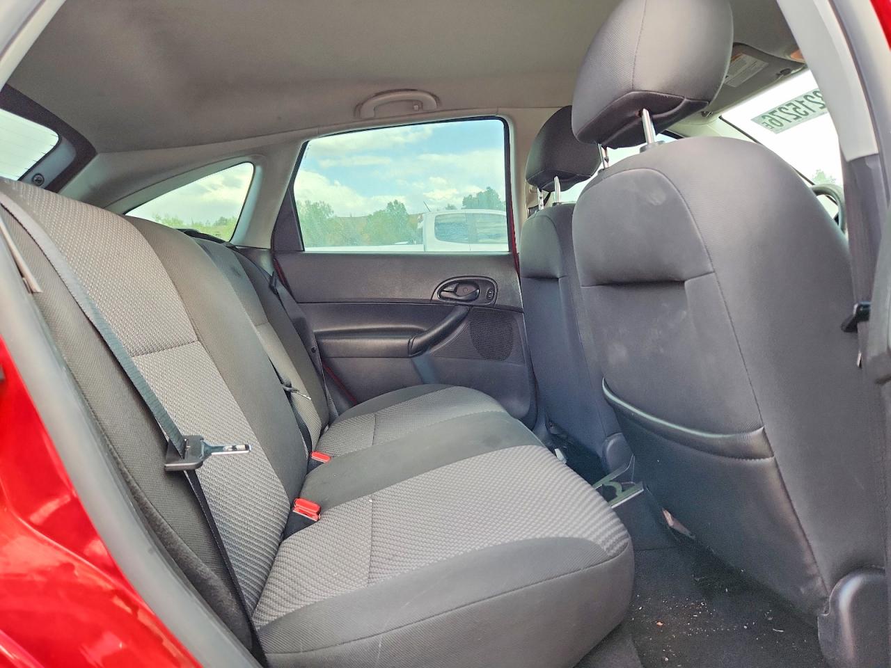 2007 Ford Focus Zx5 Red vin: 1FAFP37N57W118390