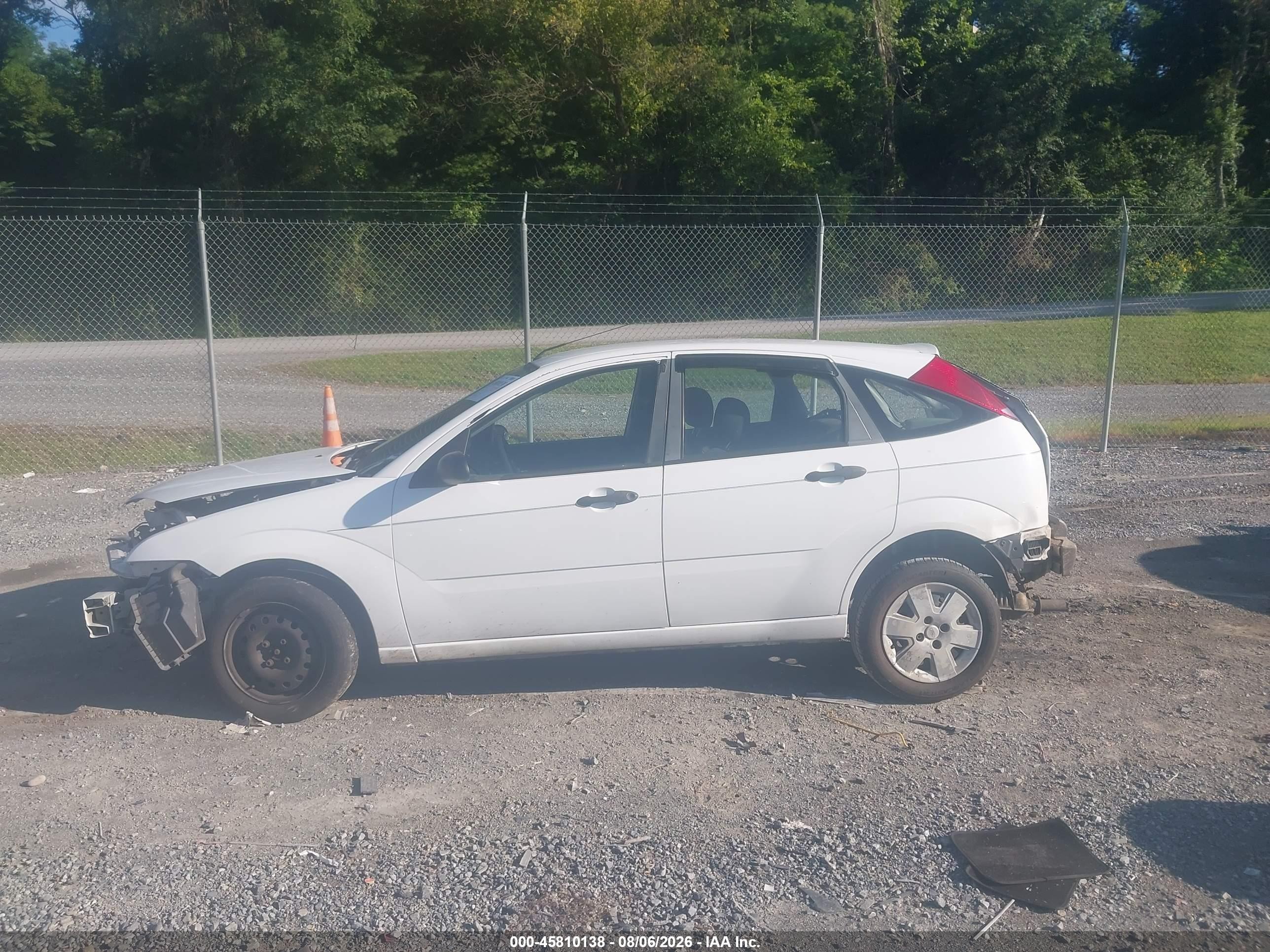 2007 Ford Focus S/se/ses White vin: 1FAFP37N97W210991