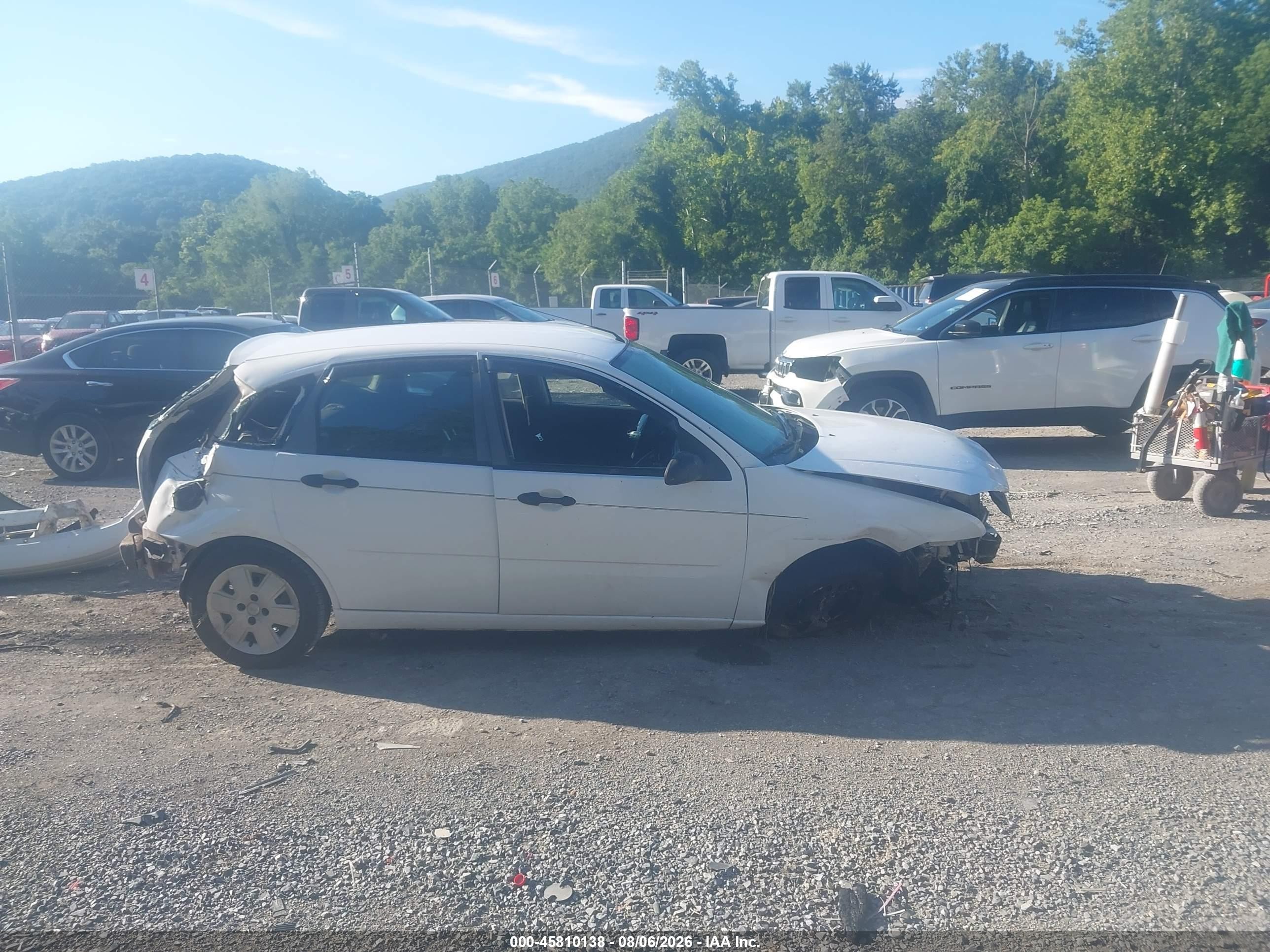2007 Ford Focus S/se/ses White vin: 1FAFP37N97W210991