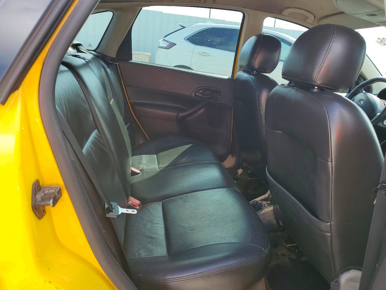 2006 Ford Focus Zx5 Yellow vin: 1FAFP37NX6W236420