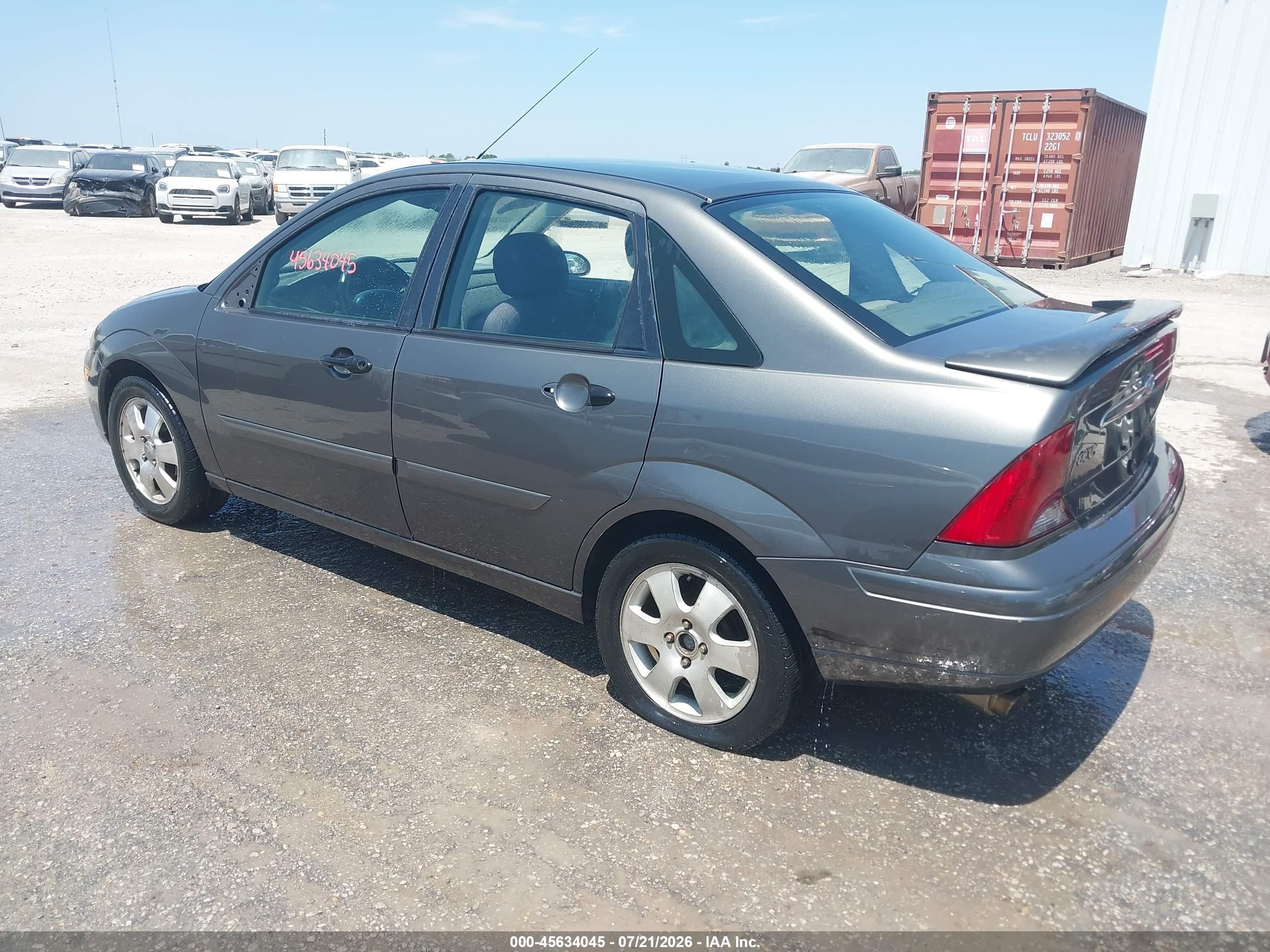 2002 Ford Focus   Gray vin: 1FAFP38372W318452