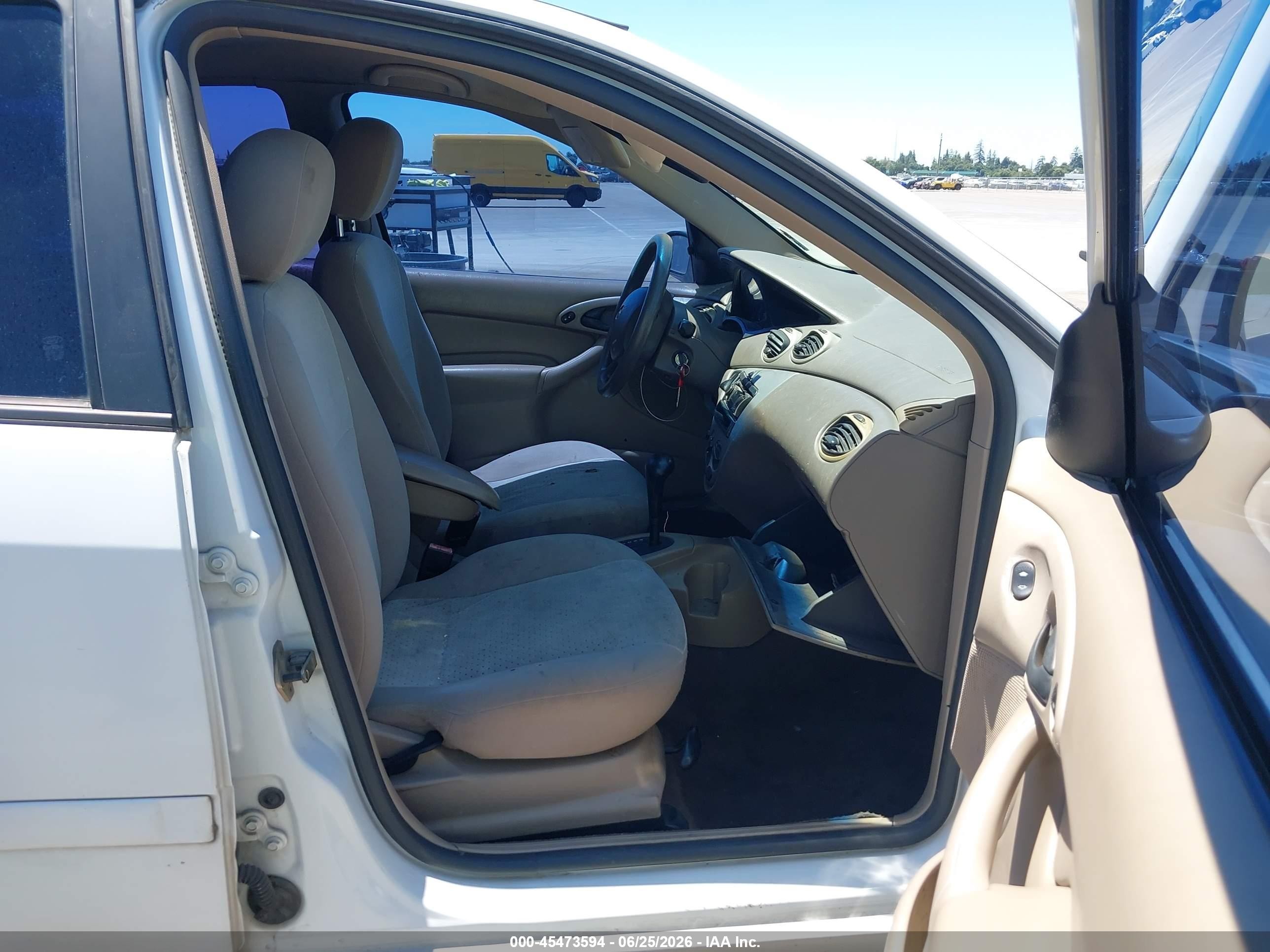2004 Ford Focus Zts White vin: 1FAFP38Z04W181832