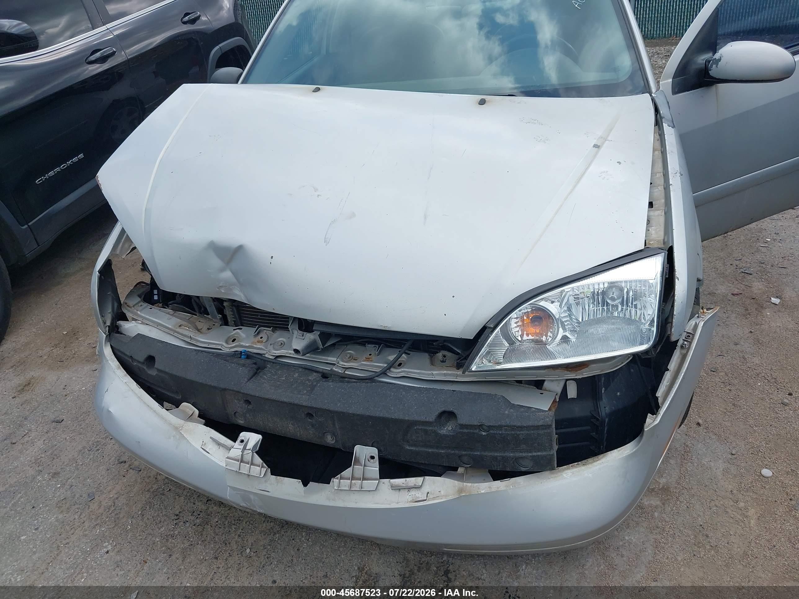 2005 Ford Focus Zx4 Silver vin: 1FAFP38Z05W282385