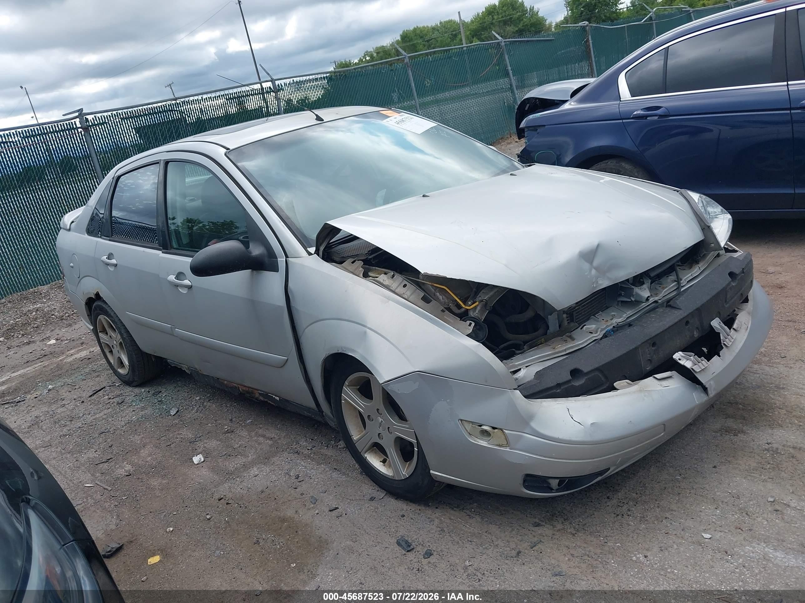 2005 Ford Focus Zx4 Silver vin: 1FAFP38Z05W282385