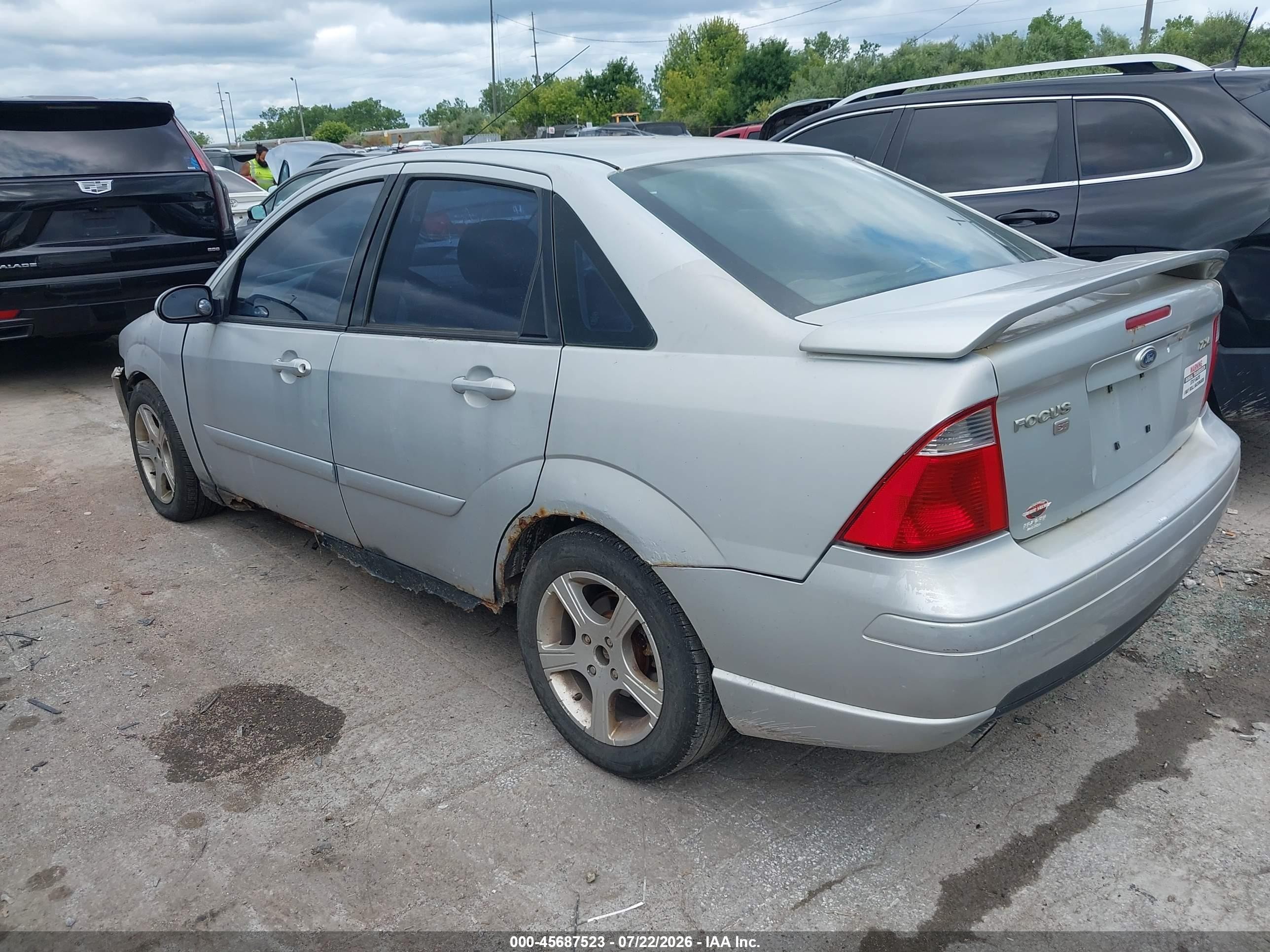 2005 Ford Focus Zx4 Silver vin: 1FAFP38Z05W282385