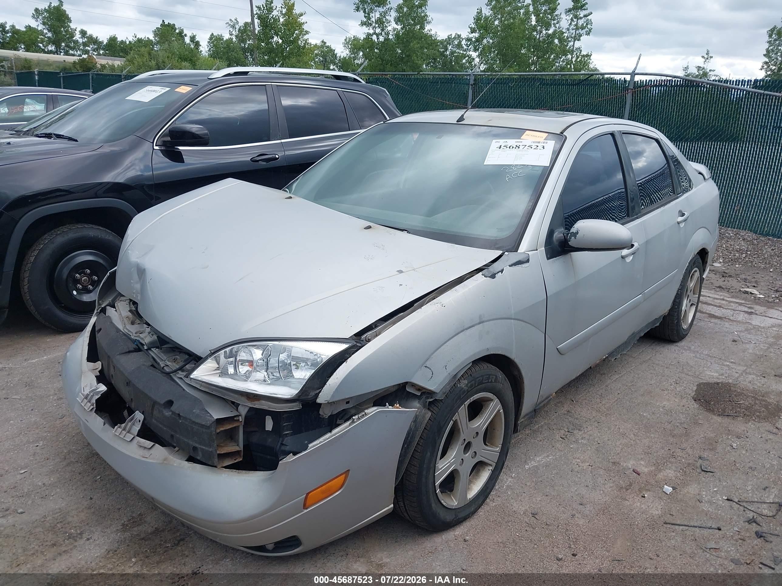 2005 Ford Focus Zx4 Silver vin: 1FAFP38Z05W282385