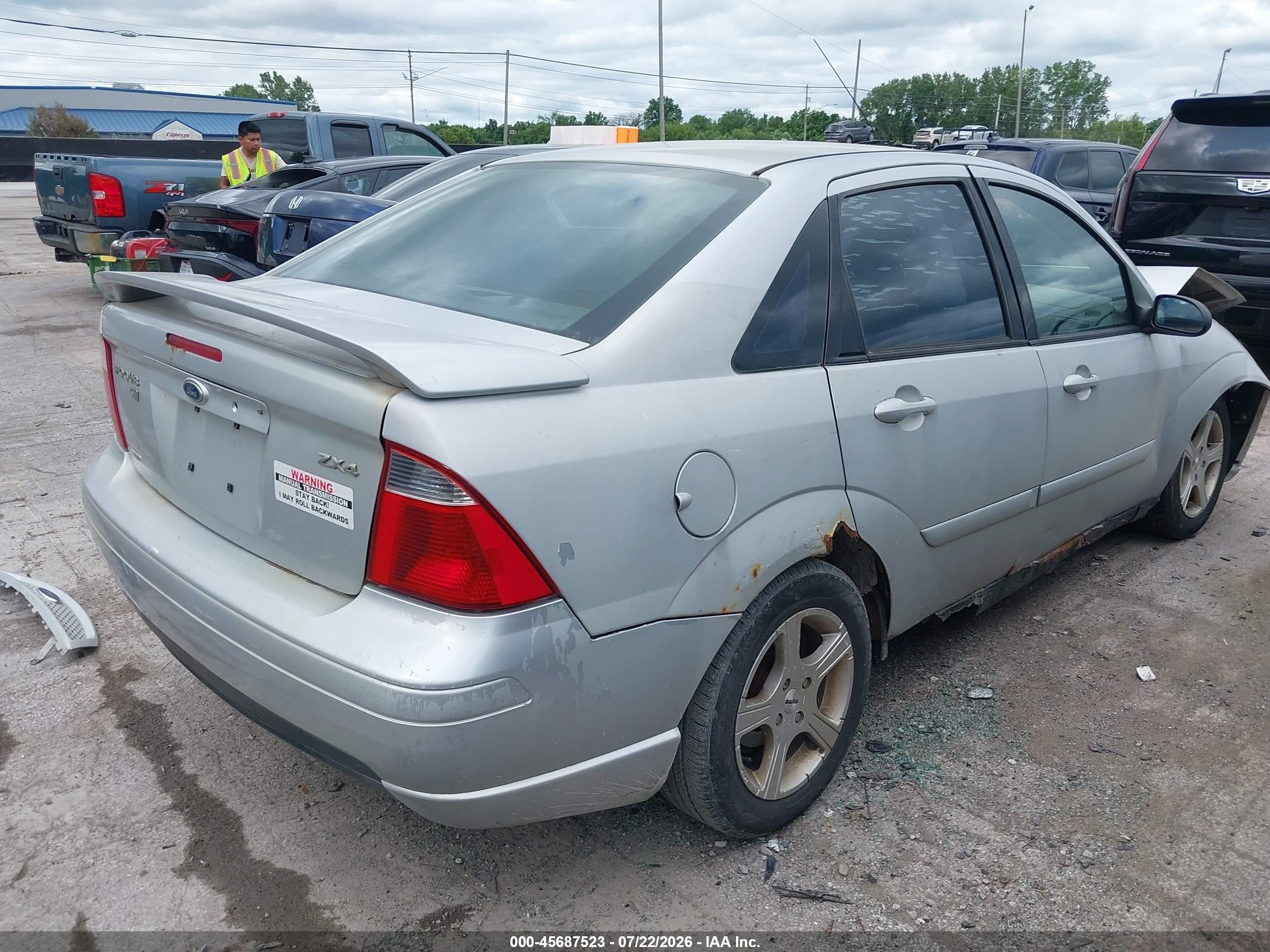 2005 Ford Focus Zx4 Silver vin: 1FAFP38Z05W282385