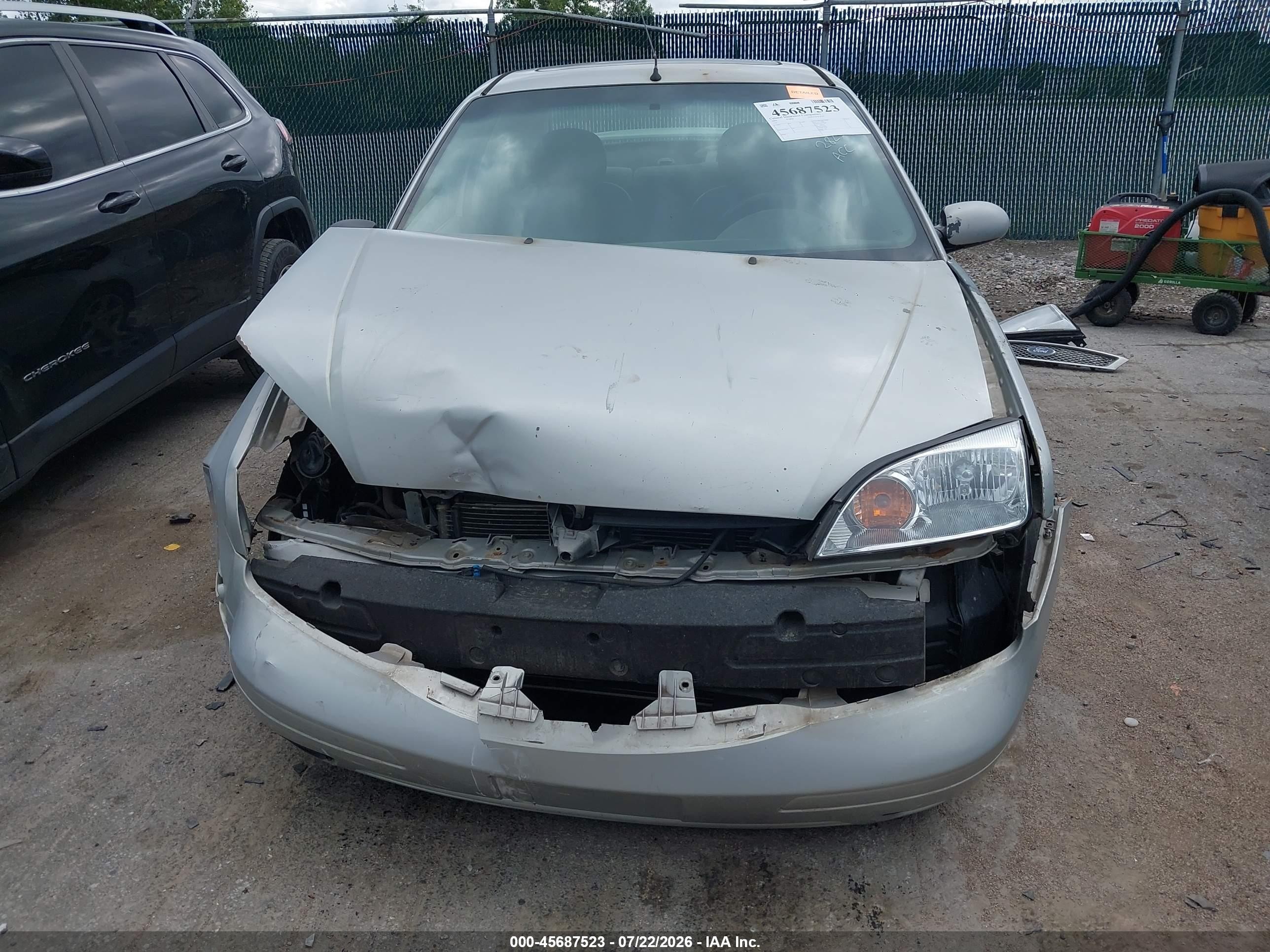 2005 Ford Focus Zx4 Silver vin: 1FAFP38Z05W282385