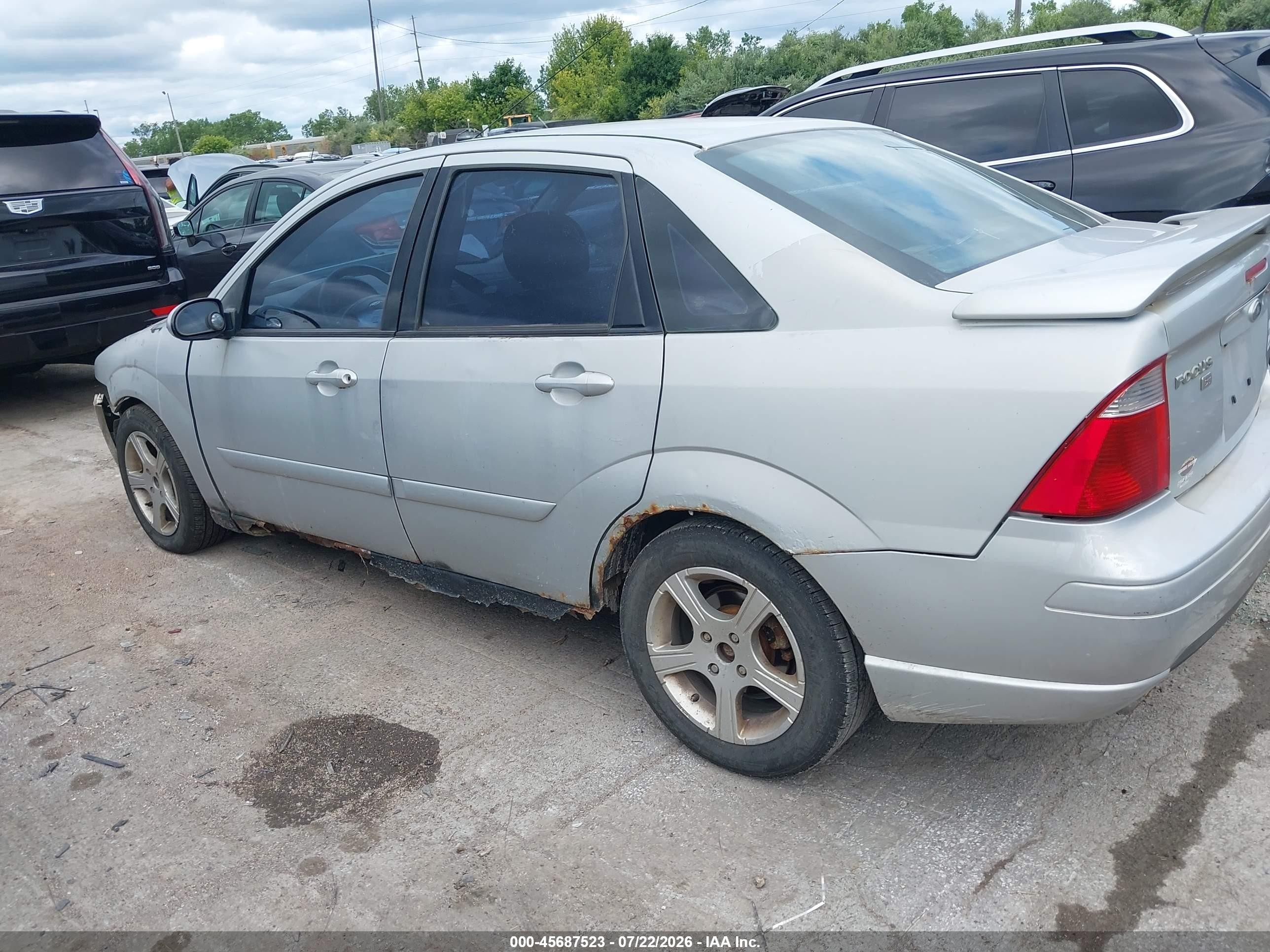 2005 Ford Focus Zx4 Silver vin: 1FAFP38Z05W282385