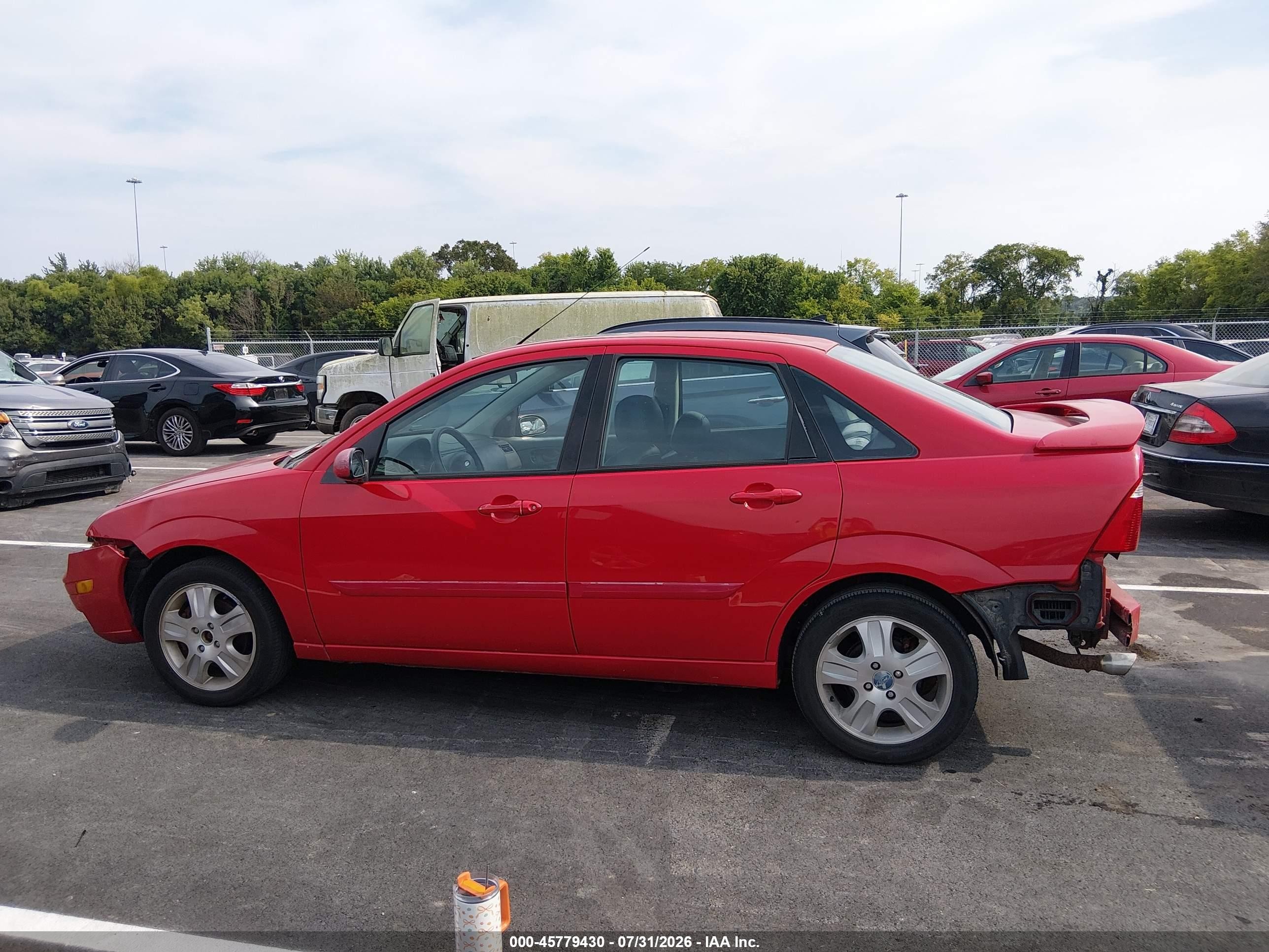 2006 Ford Focus Zx4 Red vin: 1FAFP38Z06W134142