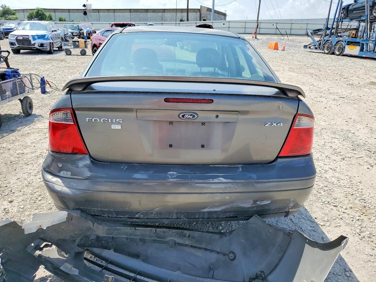 2005 Ford Focus Gray vin: 1FAFP38Z95W132632