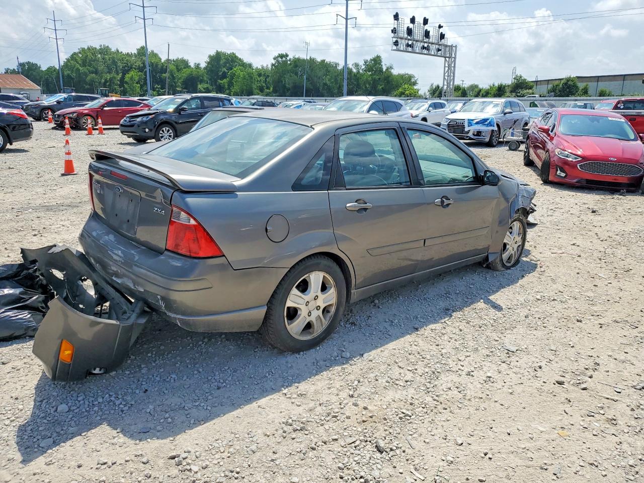 2005 Ford Focus Gray vin: 1FAFP38Z95W132632
