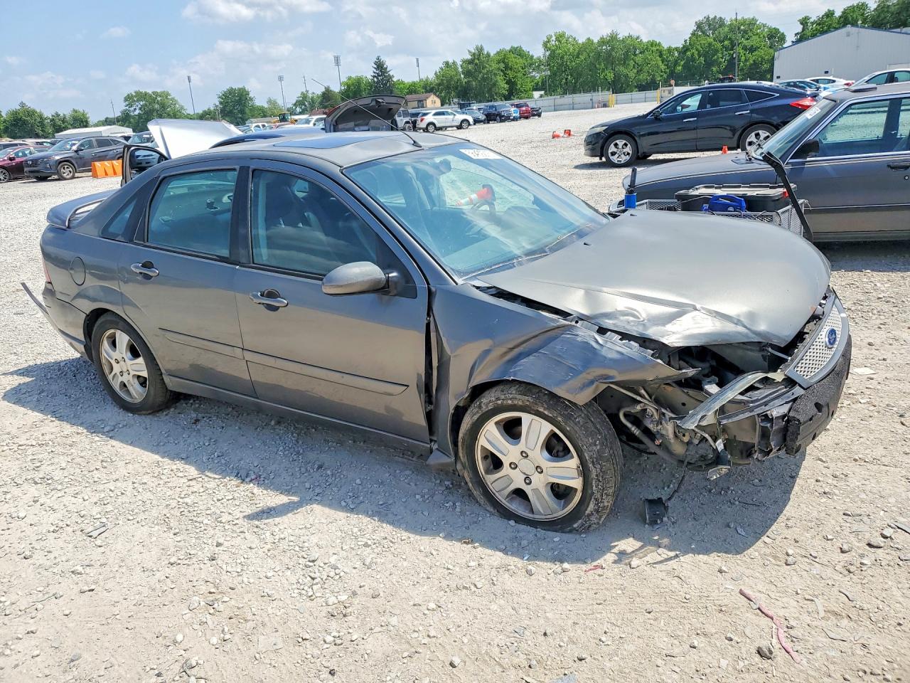 2005 Ford Focus Gray vin: 1FAFP38Z95W132632