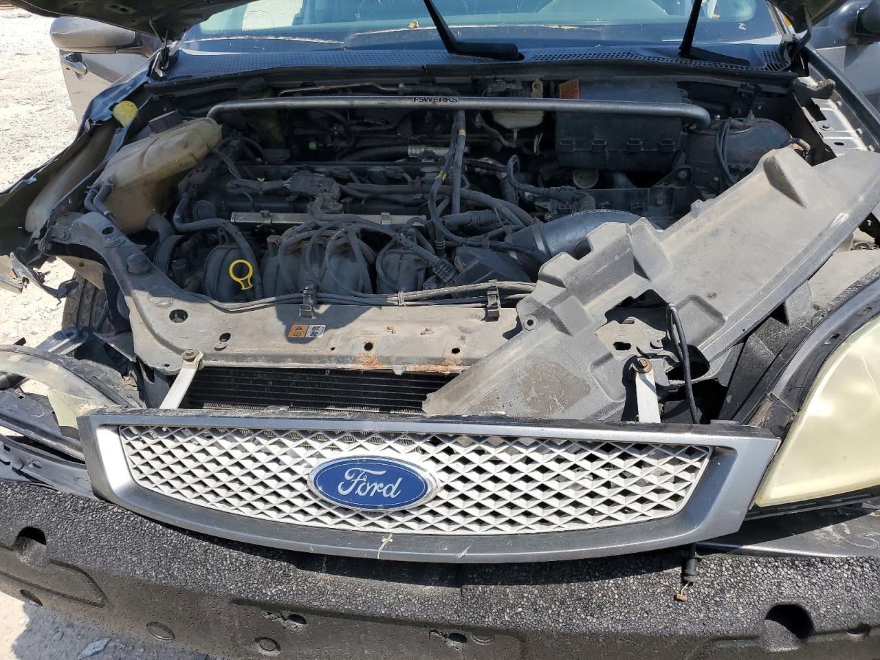 2005 Ford Focus Gray vin: 1FAFP38Z95W132632